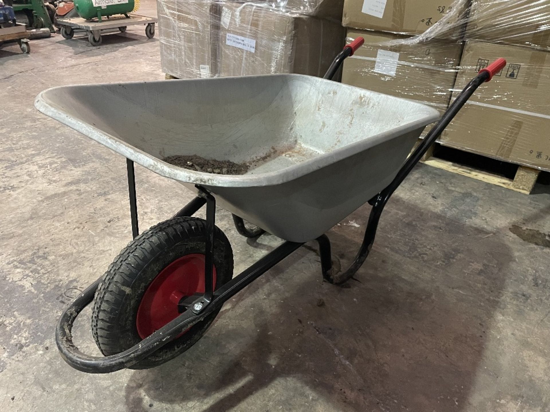 Chillington 120L Galvanised Steel Wheelbarrow - Image 2 of 4