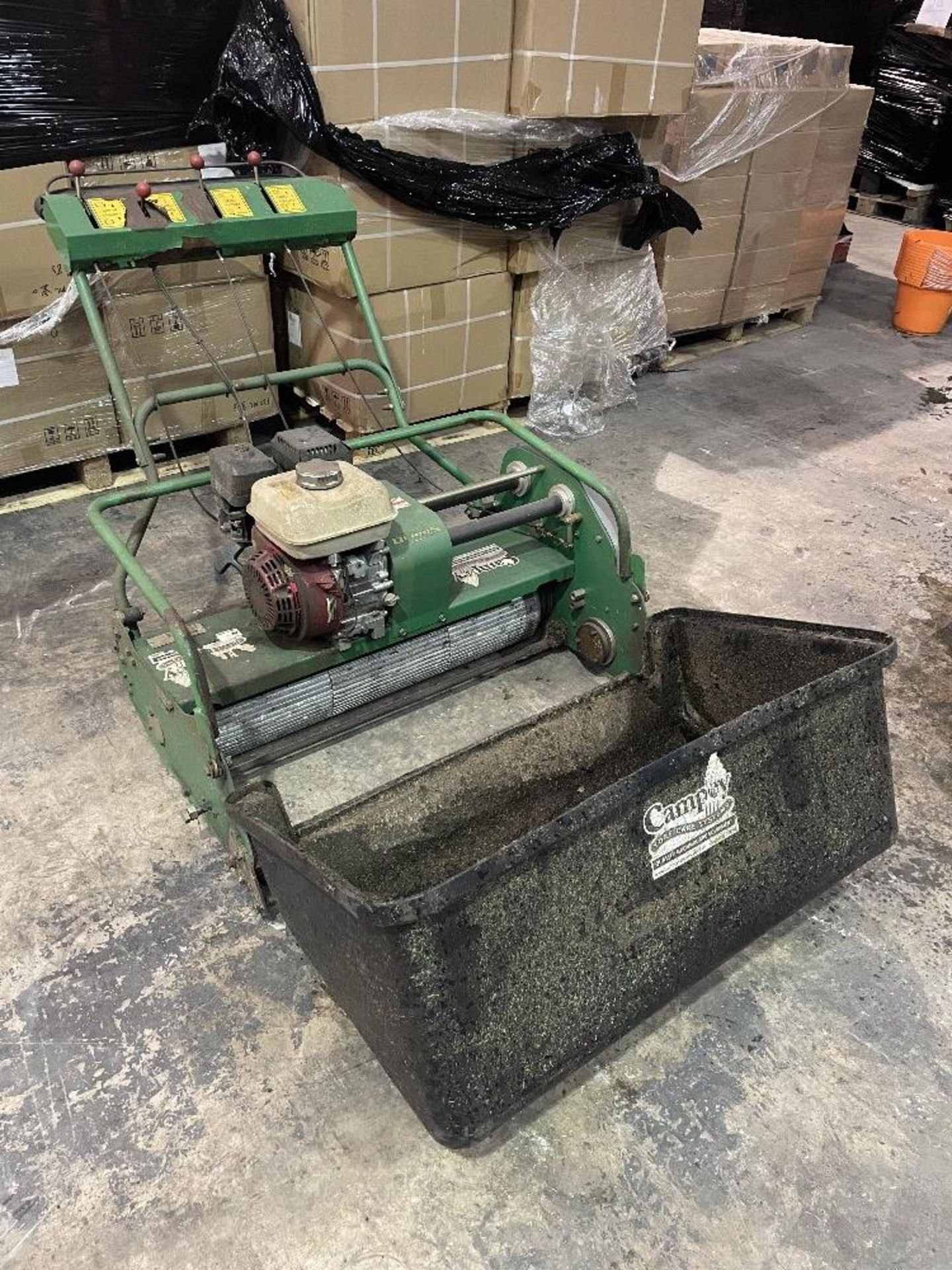 Dennis G860 8 Bladed Cylinder Pedestrian Mower w/ Grass Box | YOM: 2012