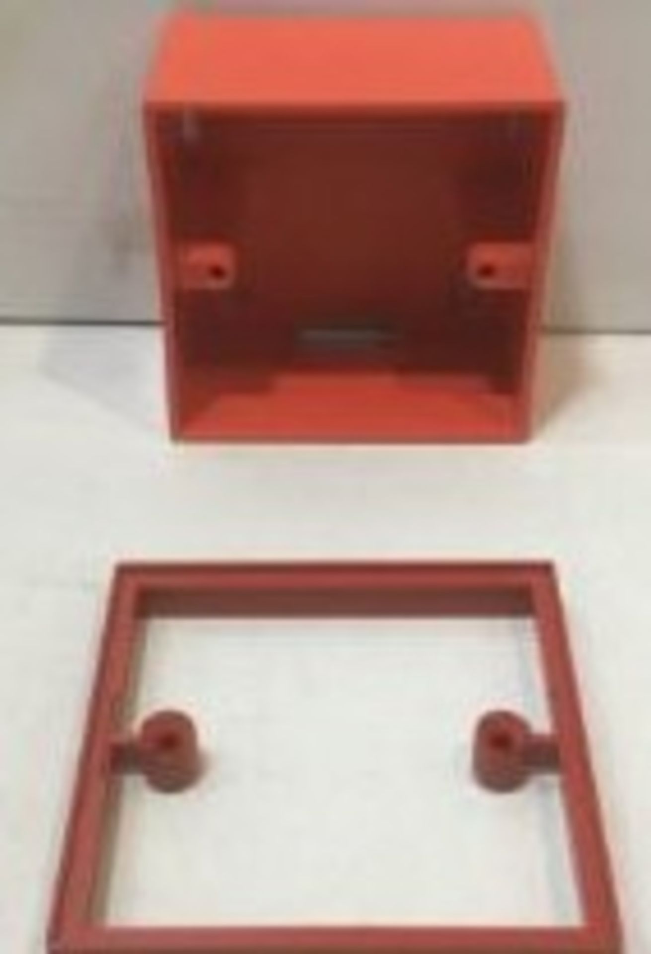 18 x Red Plastic Electrical Wall Boxes W/ 20 x Spacer Pieces - Image 2 of 4