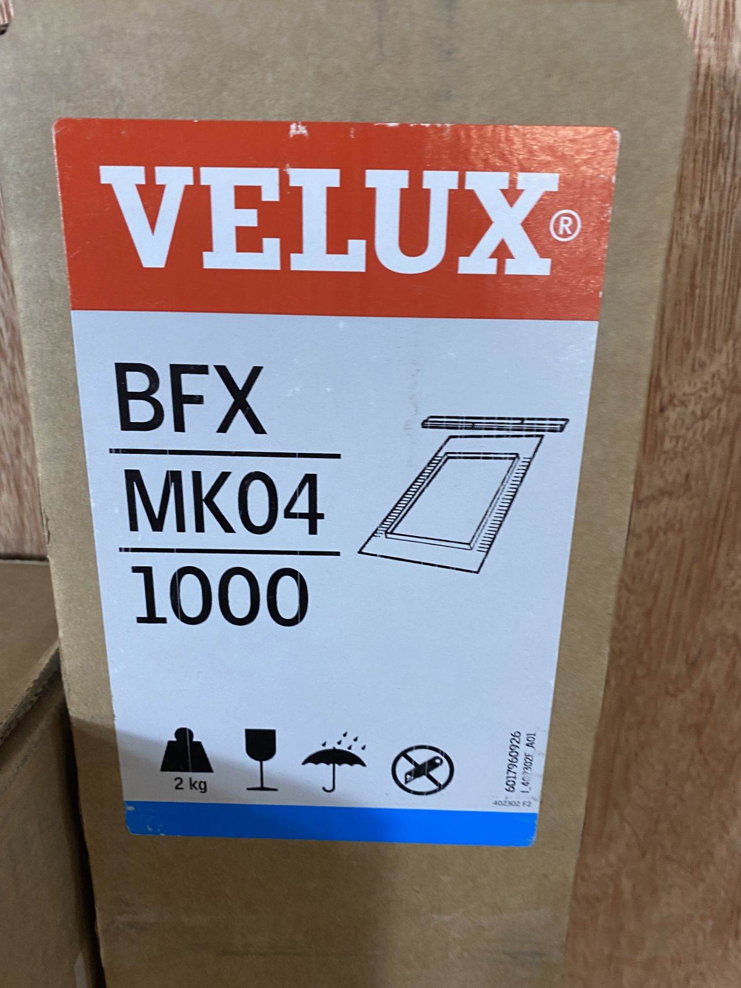 VELUX GGU MK04 0070 White PU Laminated Centre Pivot Roof Window 78x98cm & VELUX BFX MK04 1000 Underf - Image 3 of 3