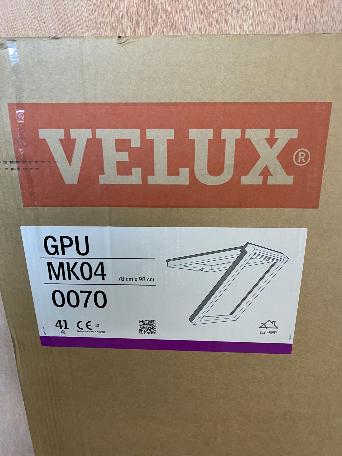 VELUX GGU MK04 0070 White PU Laminated Centre Pivot Roof Window 78x98cm & VELUX BFX MK04 1000 Underf - Image 2 of 3