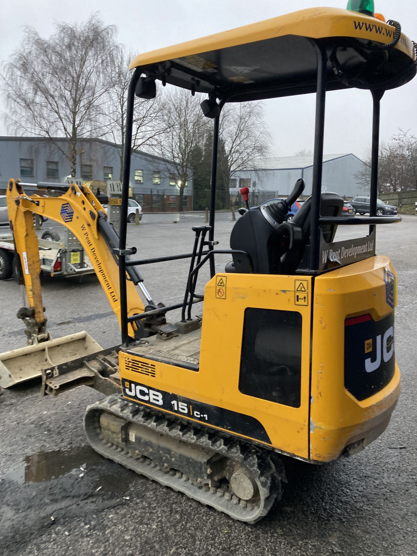 JCB 15 C-1 Compact Excavator W/ Breaker Attachment & 5 x Buckets | HRS: 646.7 | ID: JCB015C1HJ270991 - Image 6 of 13