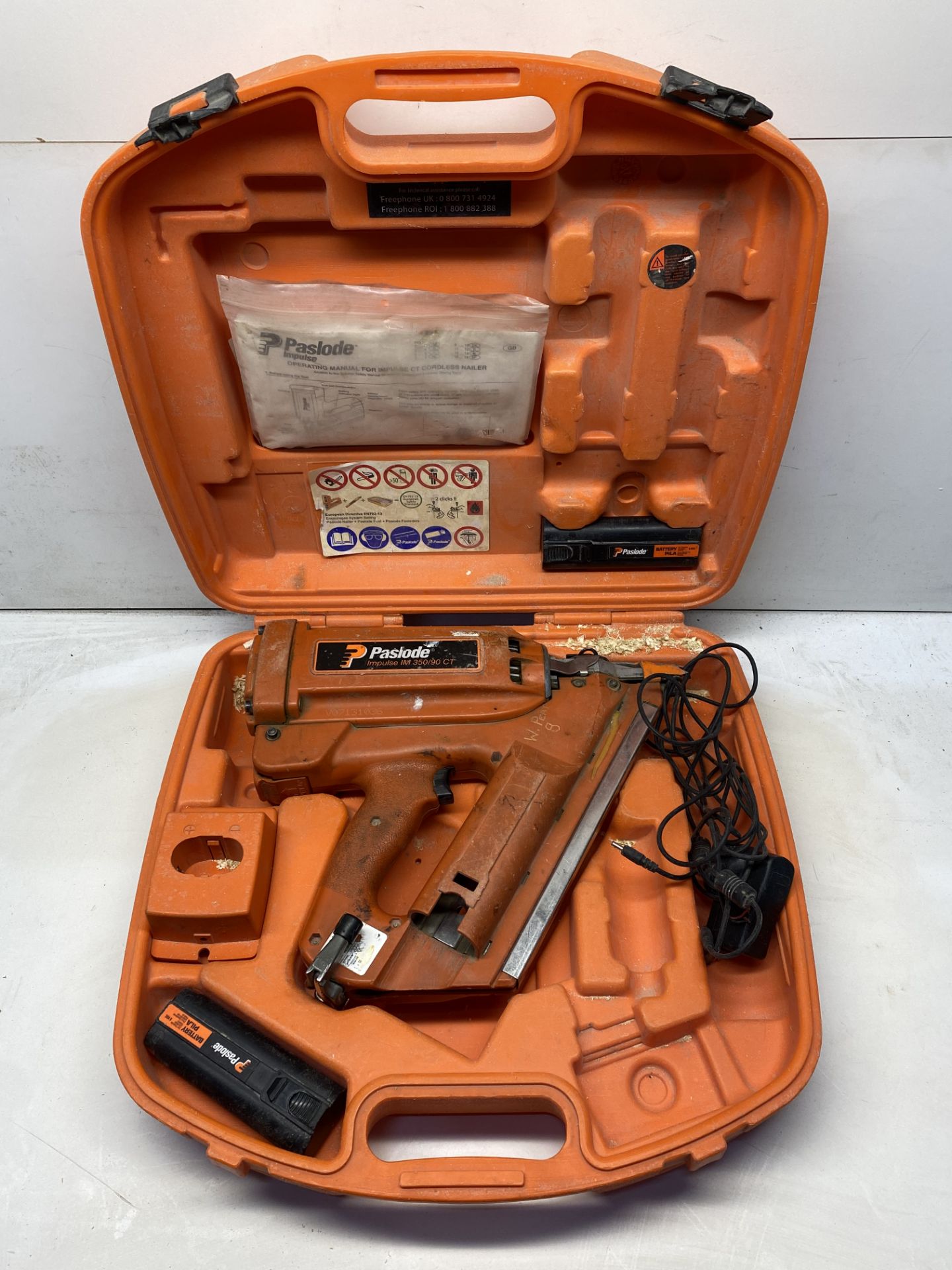 Paslode Impulse Cordless Nail Gun W/ 2 Batteries, Charger & Carry Case | IM 350/90 CT