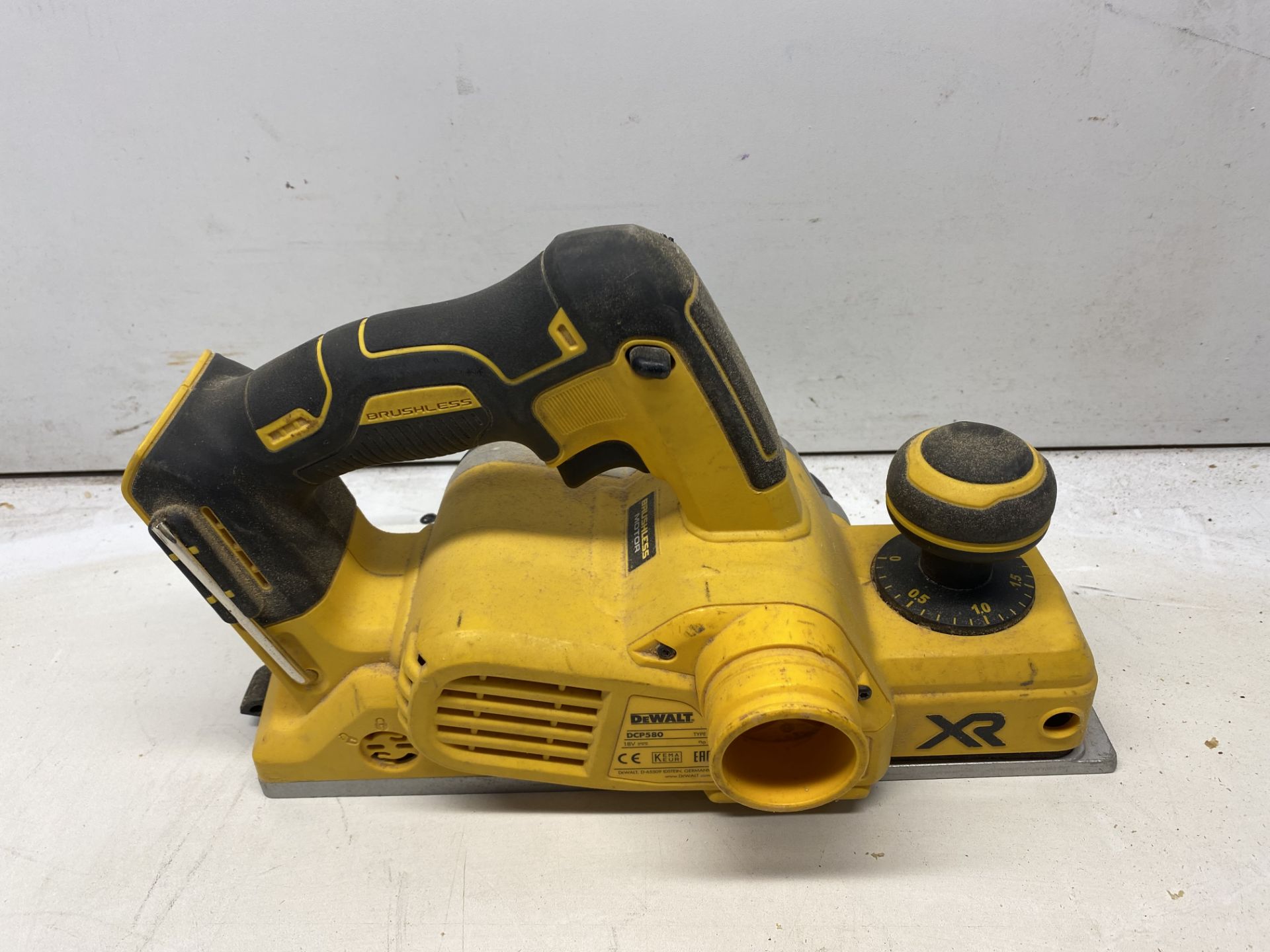 DeWALT DCP580 18V Brushless Powered Planer | BODY ONLY - Image 2 of 4