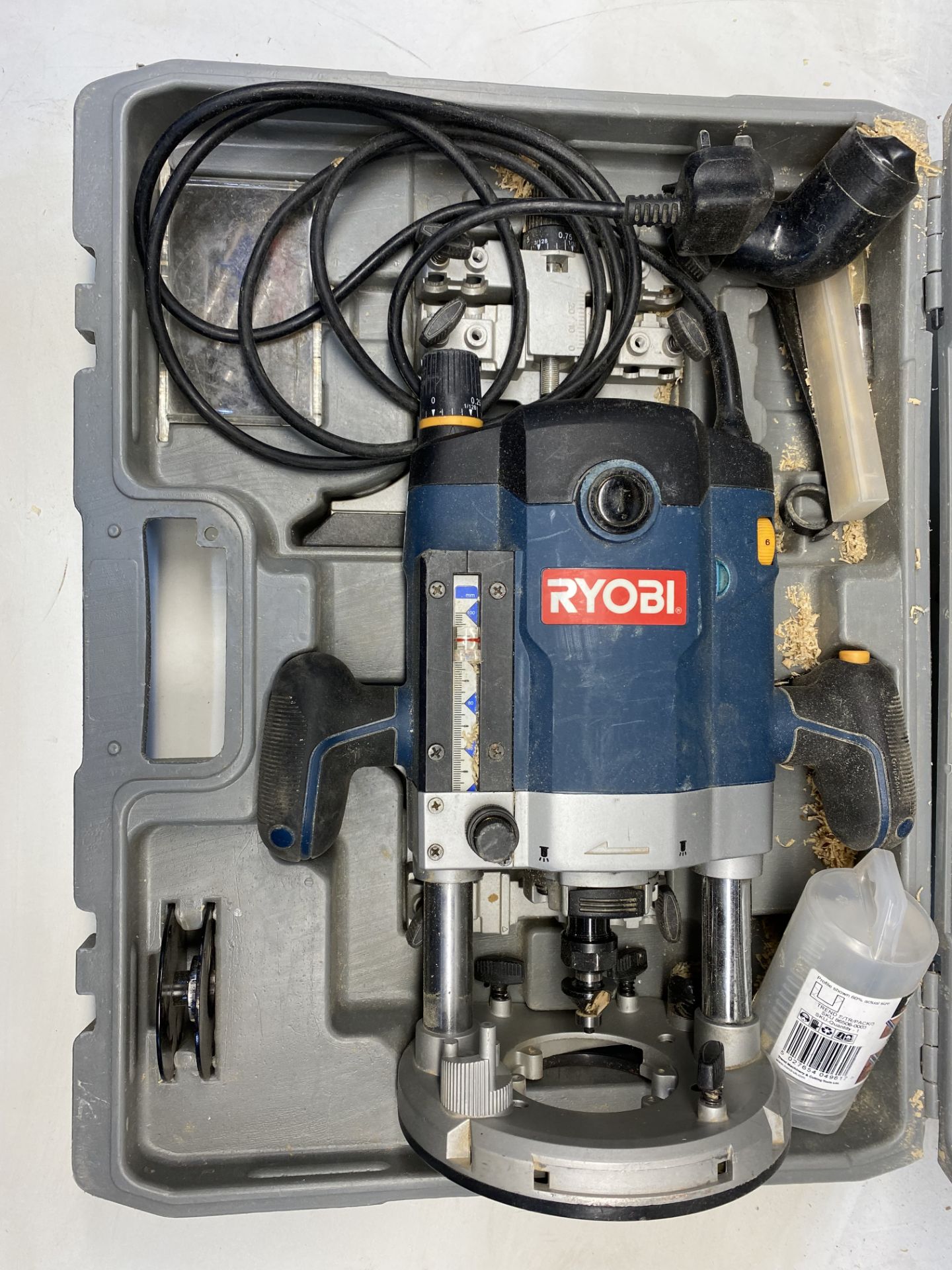 Ryobi ERT-2100V Plunge Router W/ Guide Rail & Carry Case | 240 Corded - Image 2 of 5