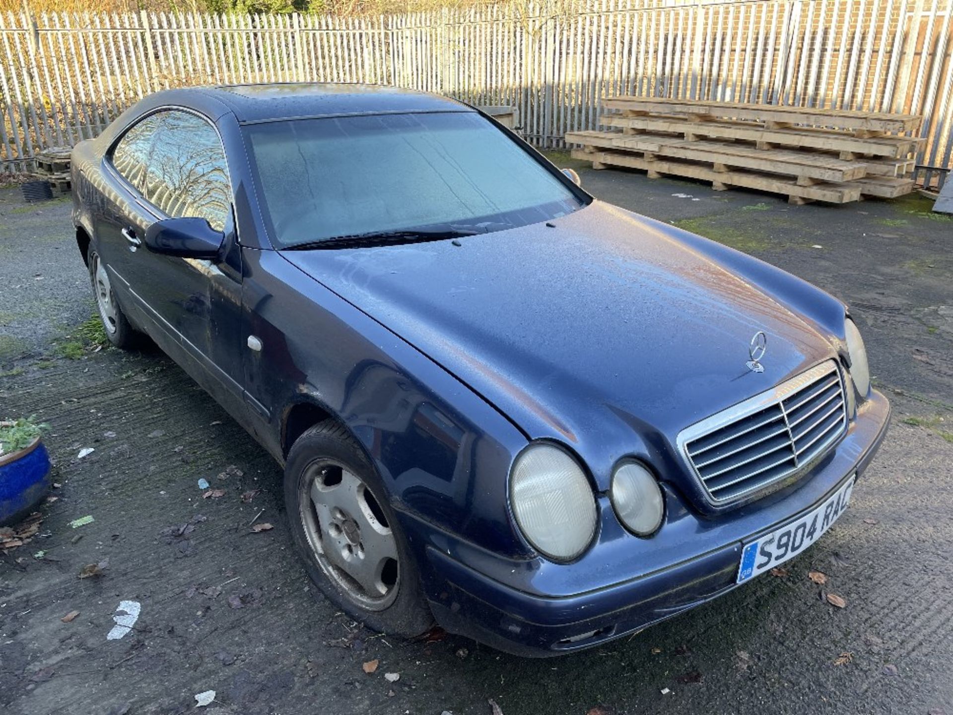 Mercedes CLK 320 Elegance Auto Petrol Coupe | S904 RAC | Advised to be SCRAP condition - Image 3 of 8