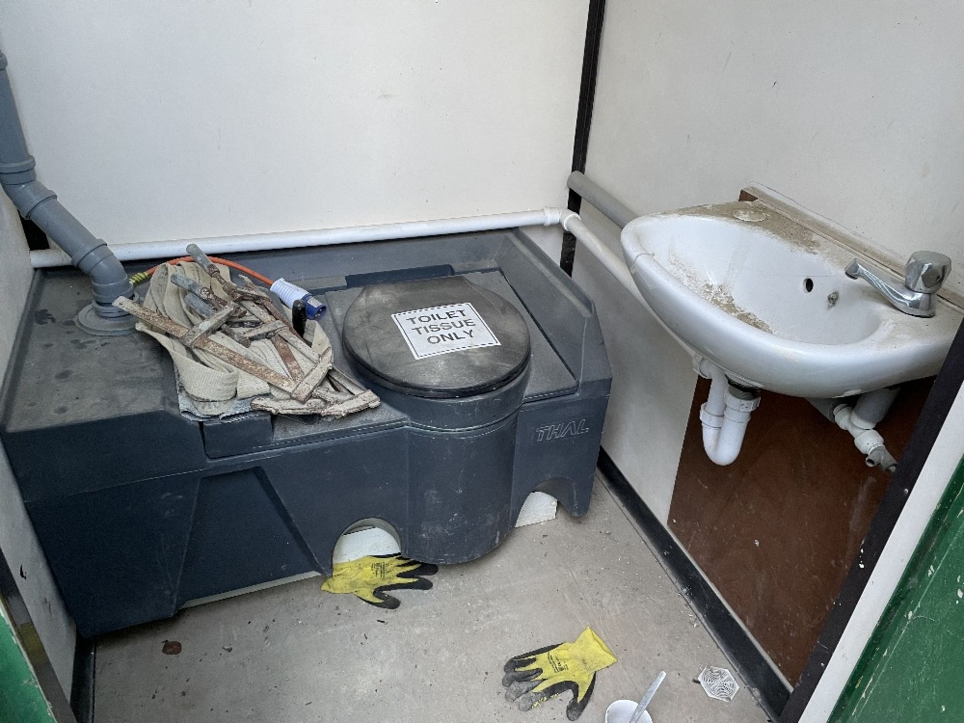 Steel Welfare Unit Including Toilet, Drying Room & Office - Image 4 of 4