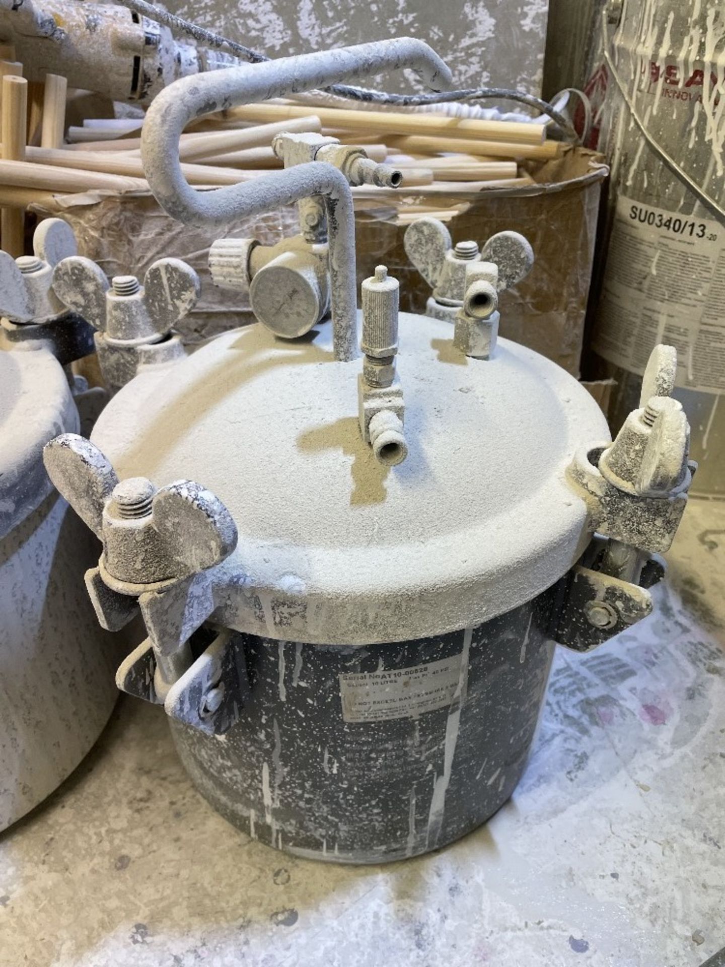 2 x Industrial 10Ltr Paint Pressure Pots - Image 3 of 4