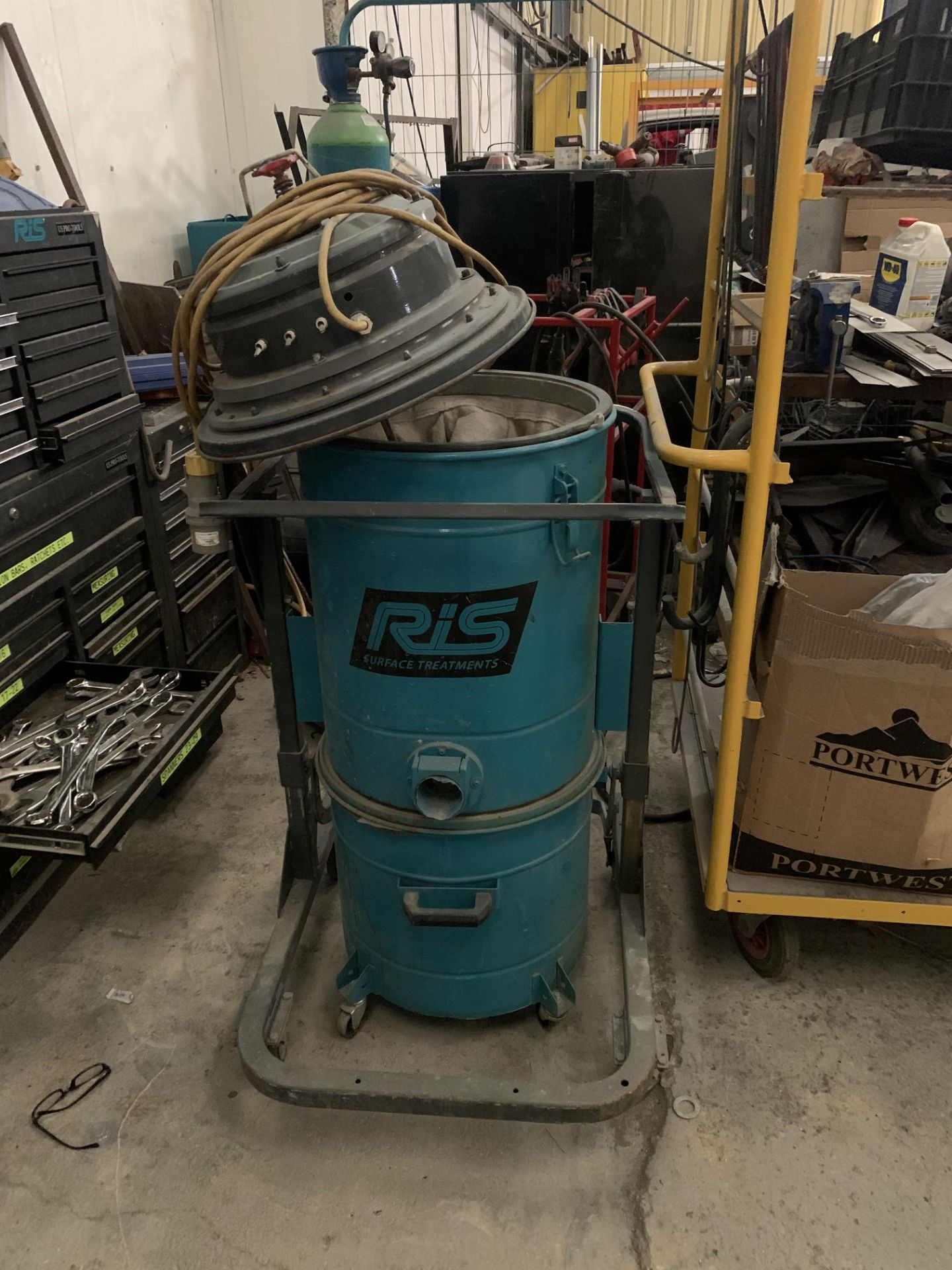 RIS Industrial Vacuum Cleaner
