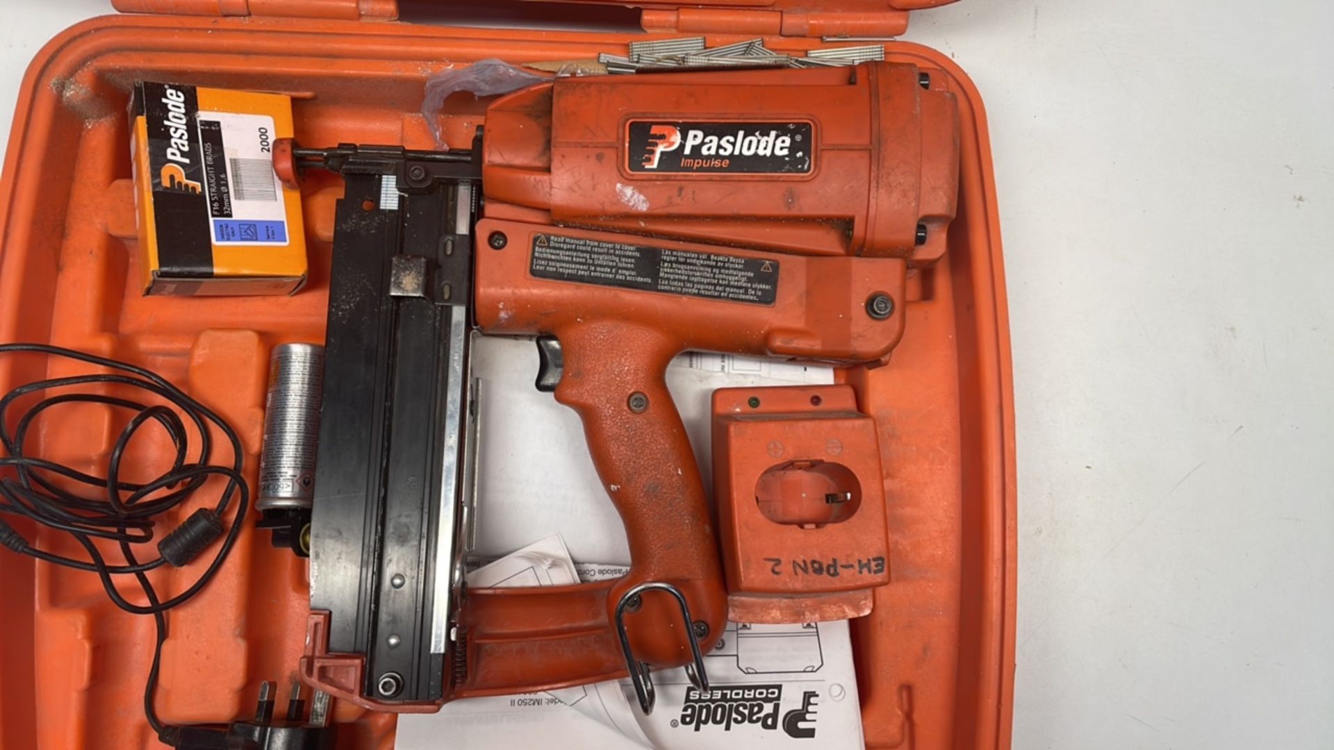 Paslode IM250II Brad Nailer/Nail Gun in Case - Image 3 of 4