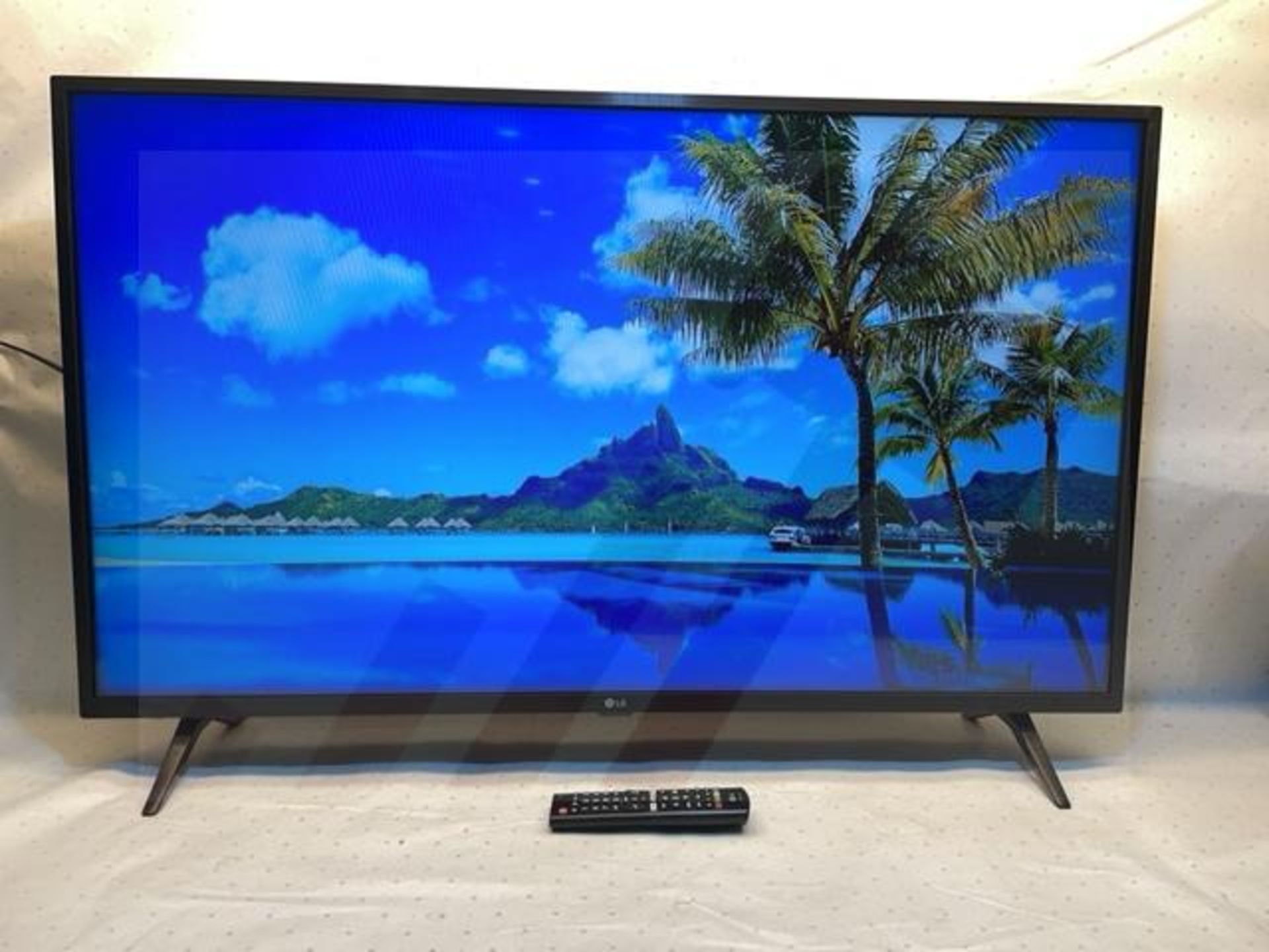 LG 4K Ultra HD 43" TV | 43UK6300PLA