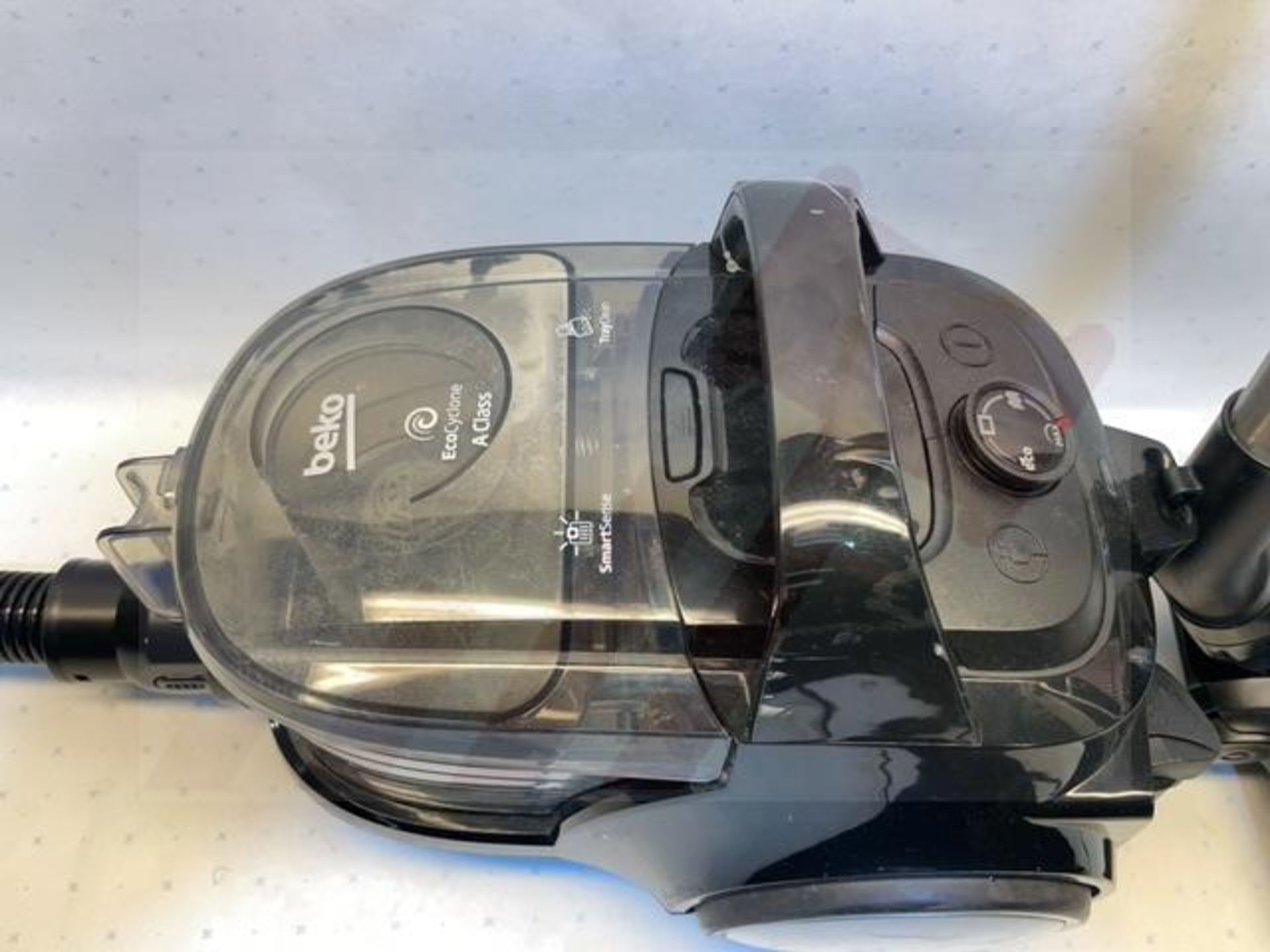 Beko Cylinder Vacuum Cleaner | VCO42701AB - Image 3 of 6