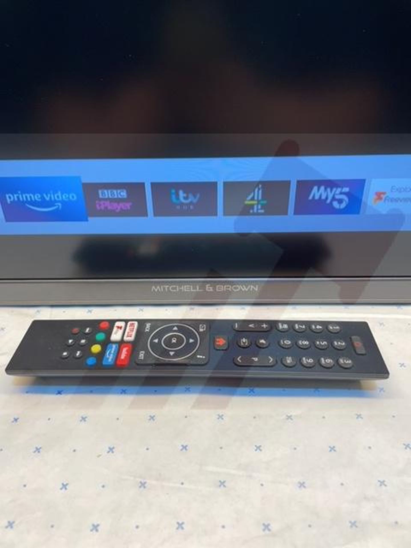 Mitchell and Brown 24" Smart TV | JB-241811FSM - Image 2 of 7