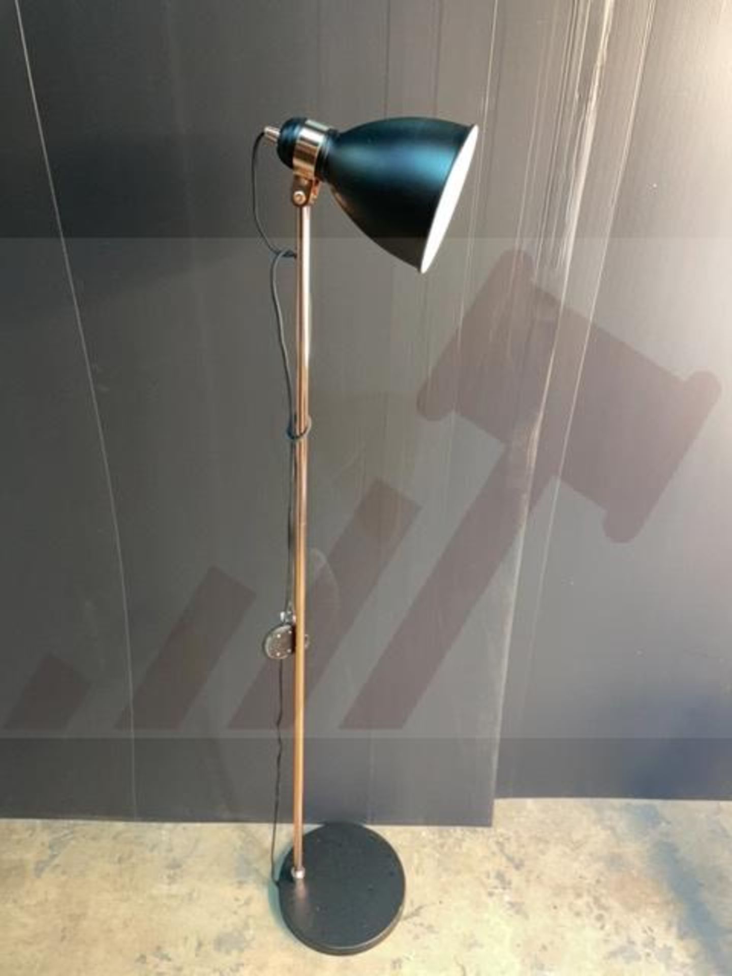 Free Standing Single Light Floor Lamp | FRE4922