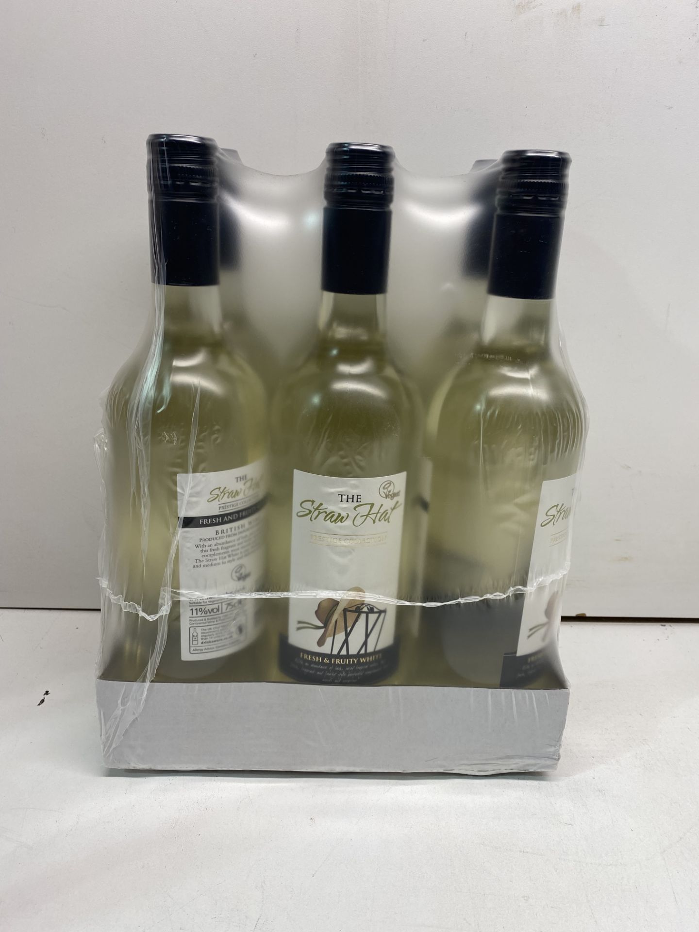 24 x Bottles Of The Straw Hat White Wine - Image 2 of 3