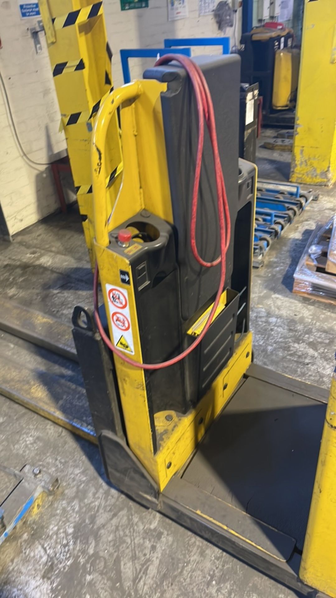 Yale MO20 Low Lift Order Picker w/ Charger - Image 6 of 10