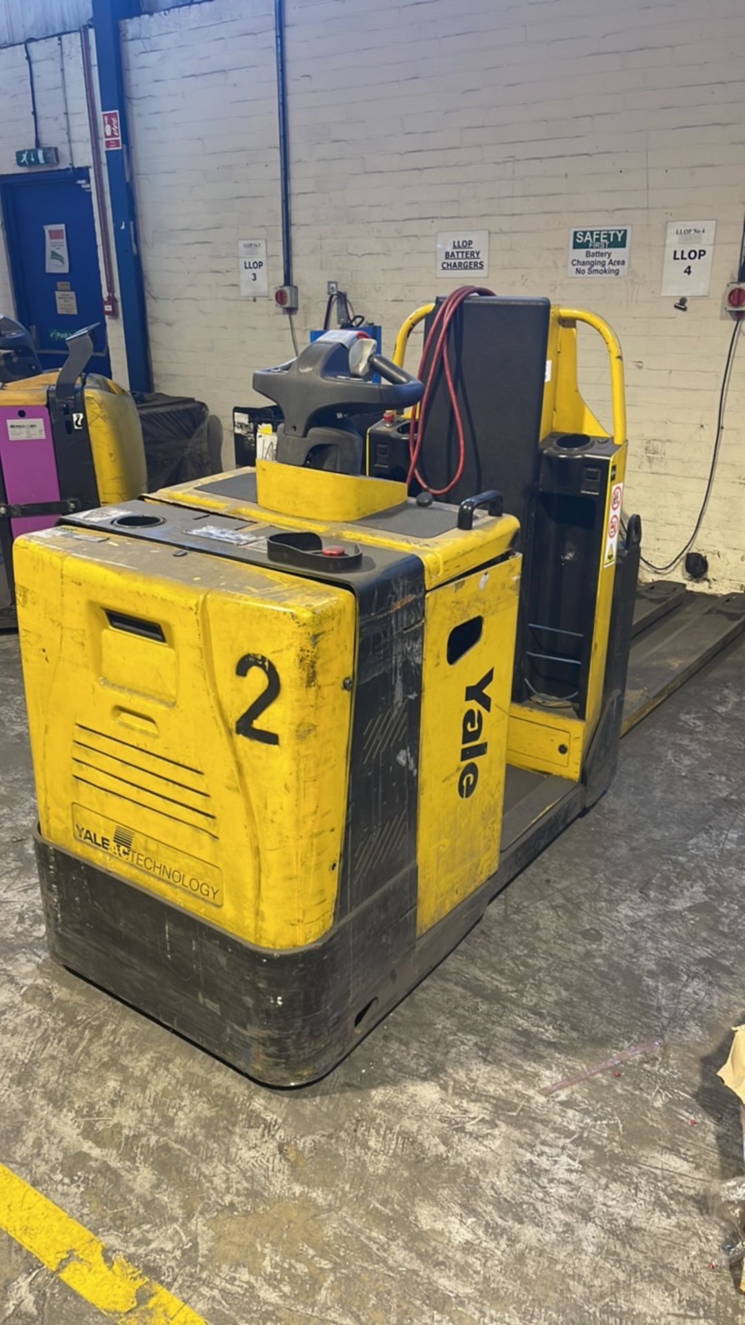 Yale MO20 Low Lift Order Picker w/ Charger - Image 5 of 10