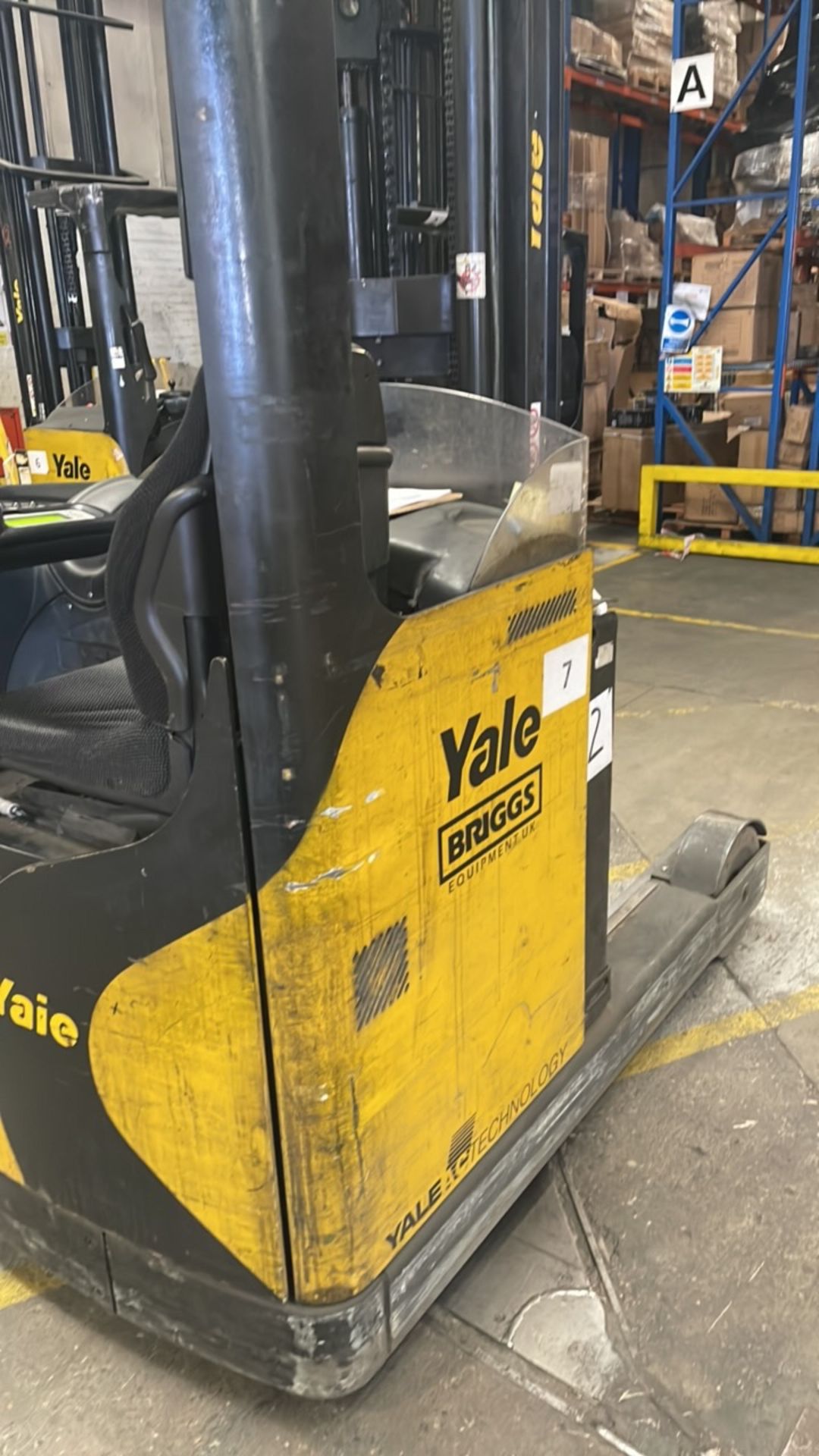 Yale MR16H Reach Forklift Truck w/ Charger | YOM: 2009 | 17,125 Hours - Image 4 of 10