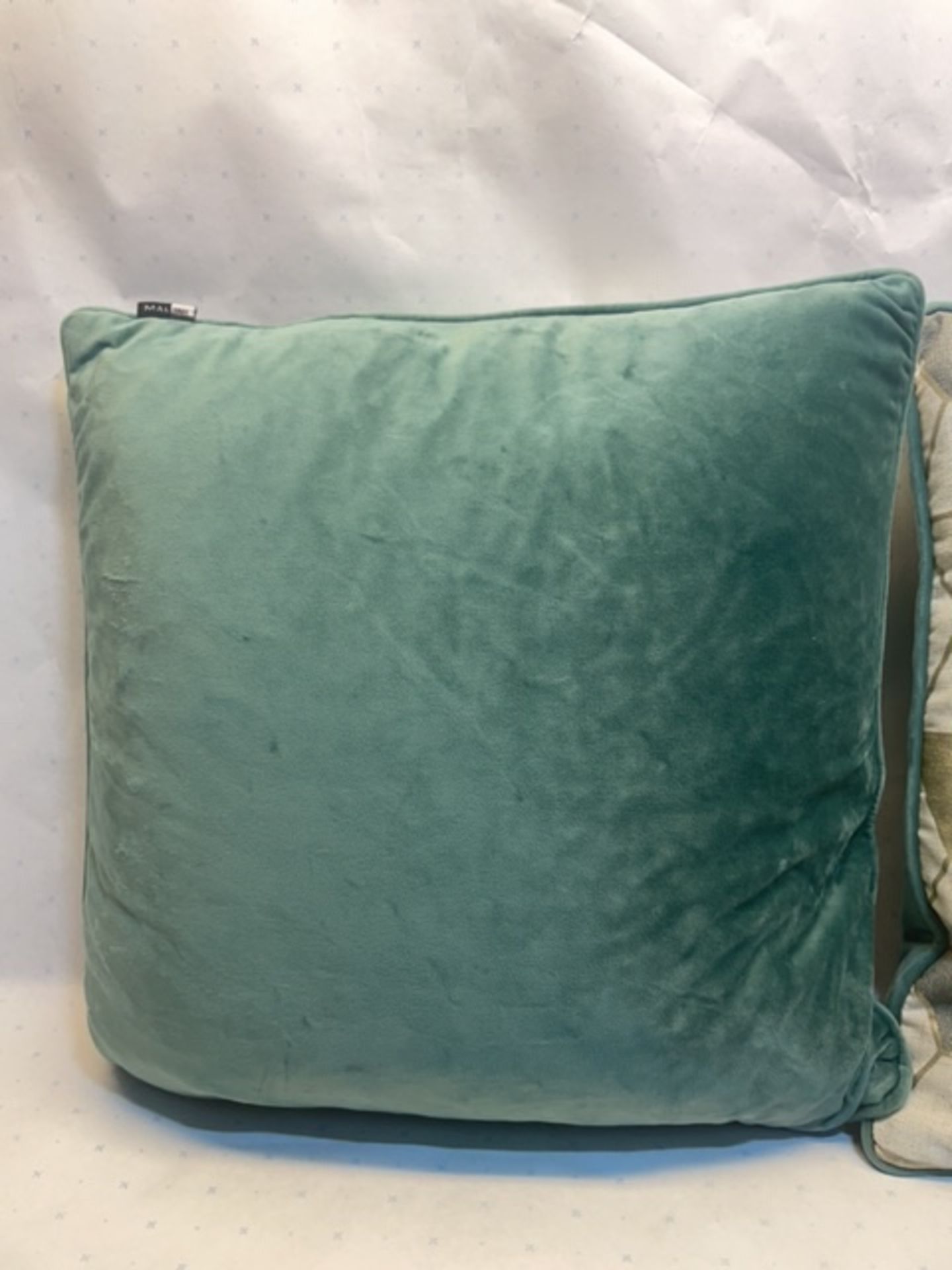 2 X Green Cushions with Geometric Pattern on Front - Image 3 of 3