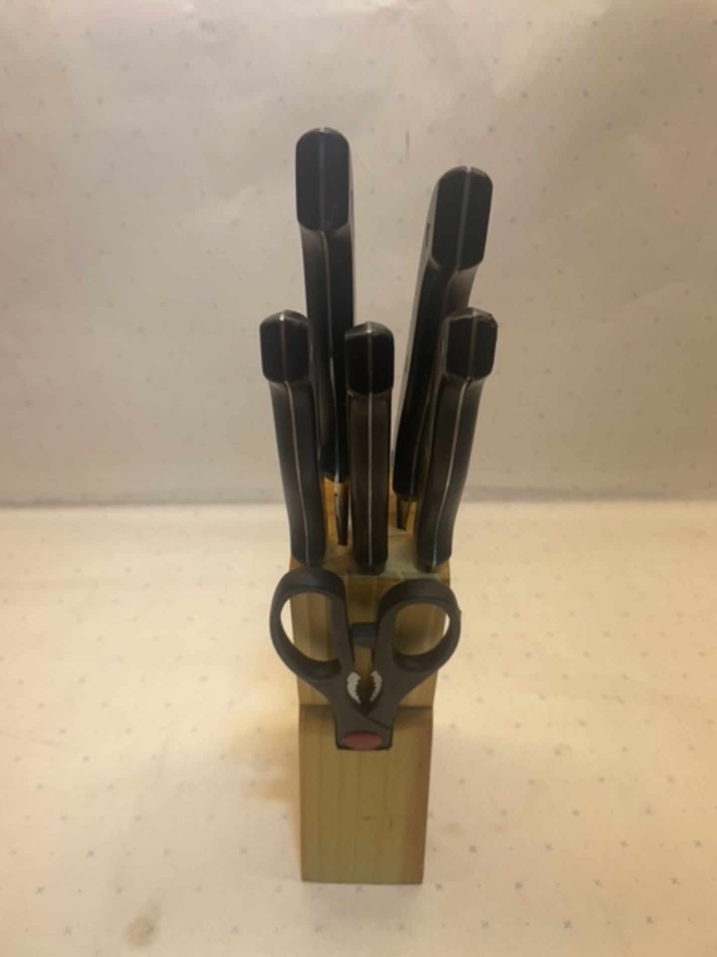 5 X Knife set in Wooden Block with Scissors - Image 2 of 3