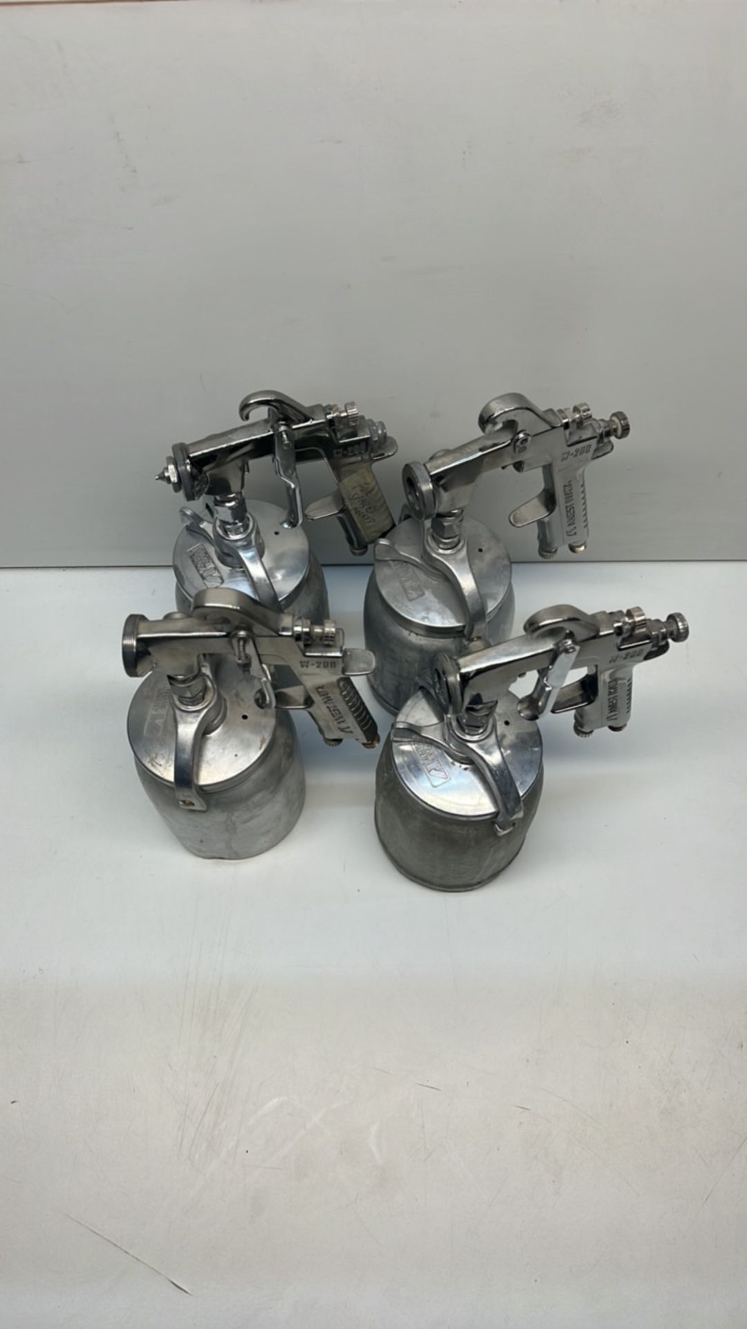 4 x Anest Iwata W-200 Spray Guns W/ Tanks - Image 2 of 4