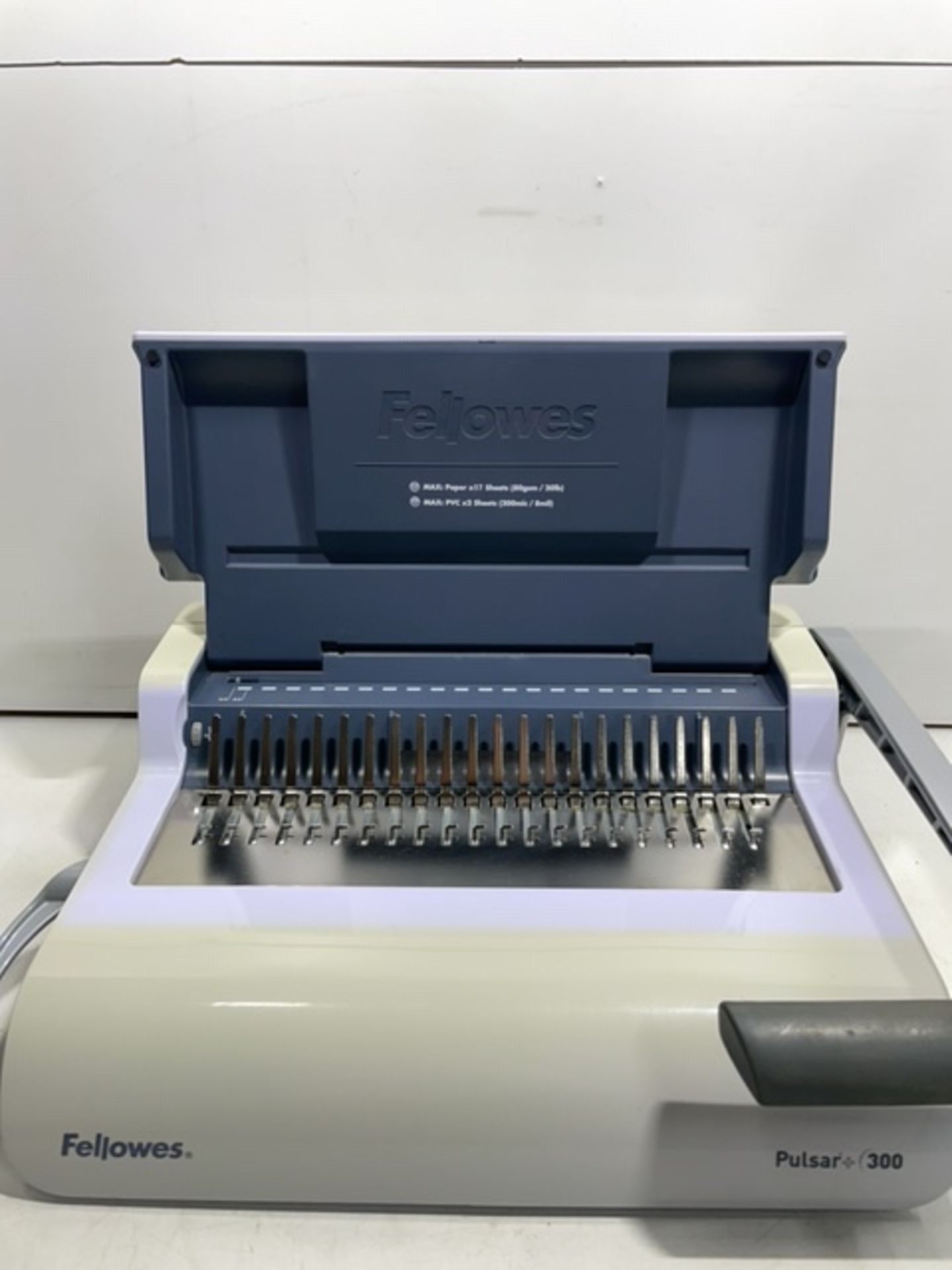 Fellowes Pulsar+ 300 A4 Manual Comb Binding Machine - Image 3 of 4