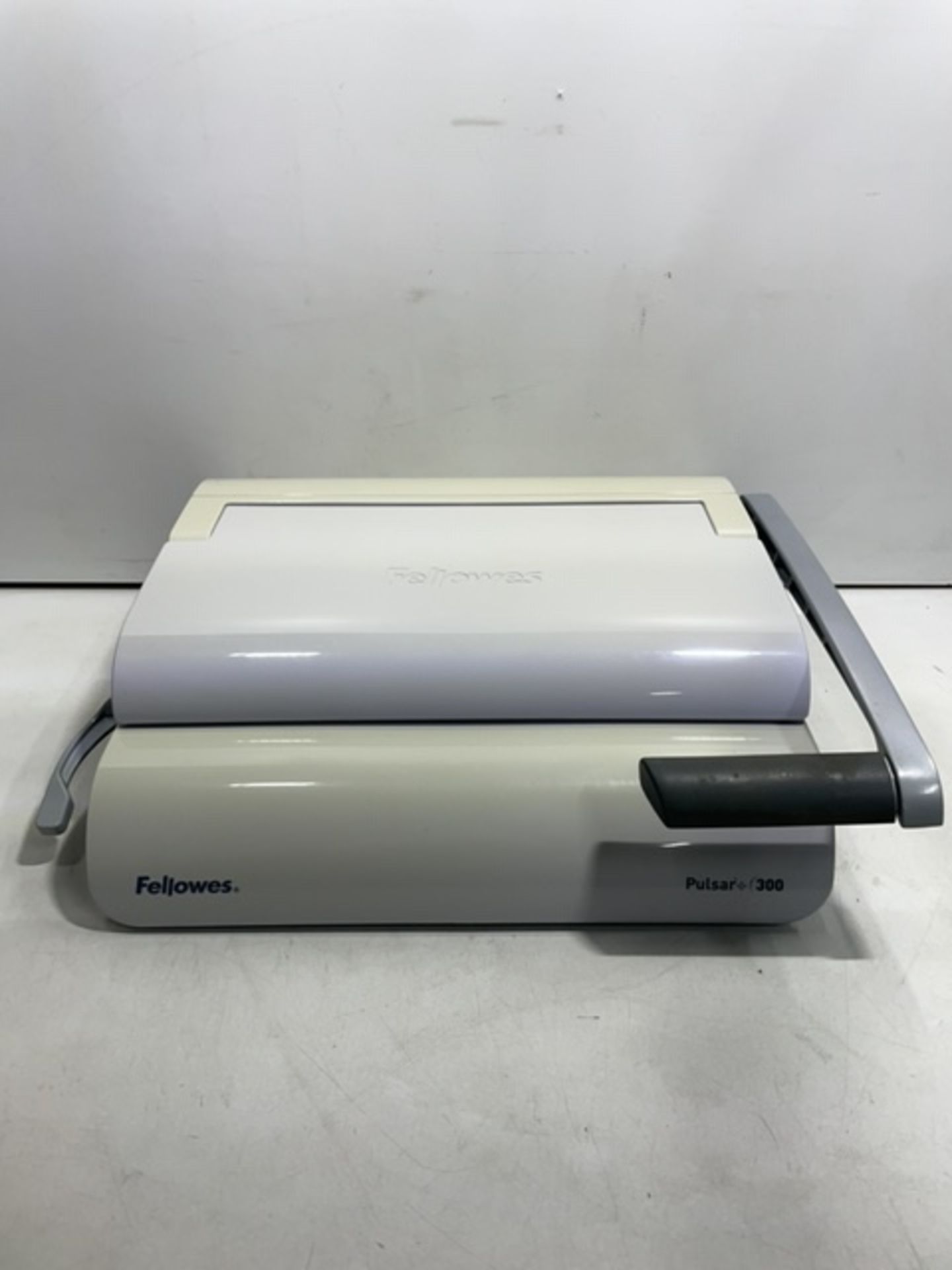 Fellowes Pulsar+ 300 A4 Manual Comb Binding Machine