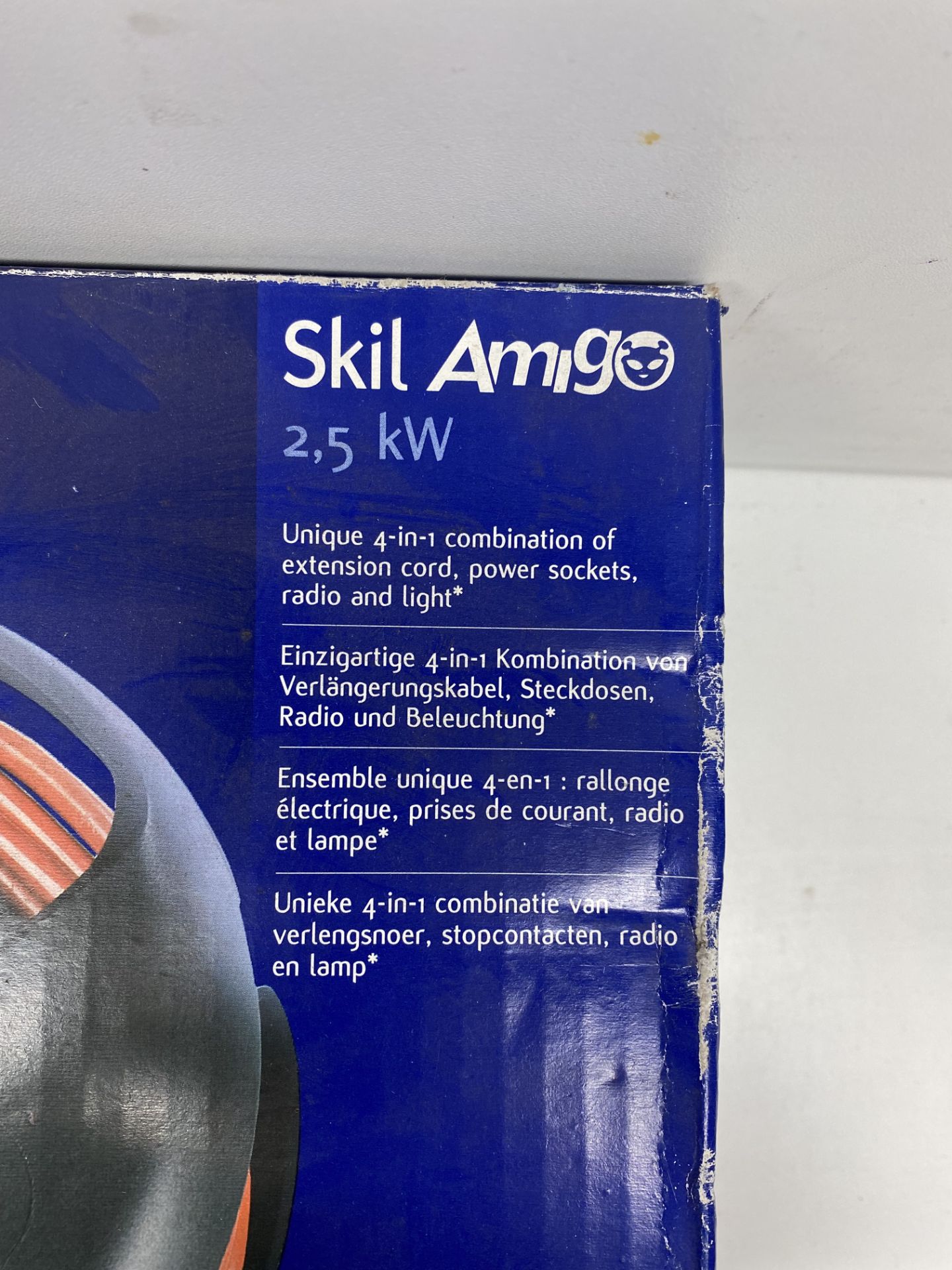 Skil Amigo 2.5kw Unique 4 in 1 Combination Of Extension Cord, Power Sockets, Radio & Light ( Bulb No - Image 2 of 3