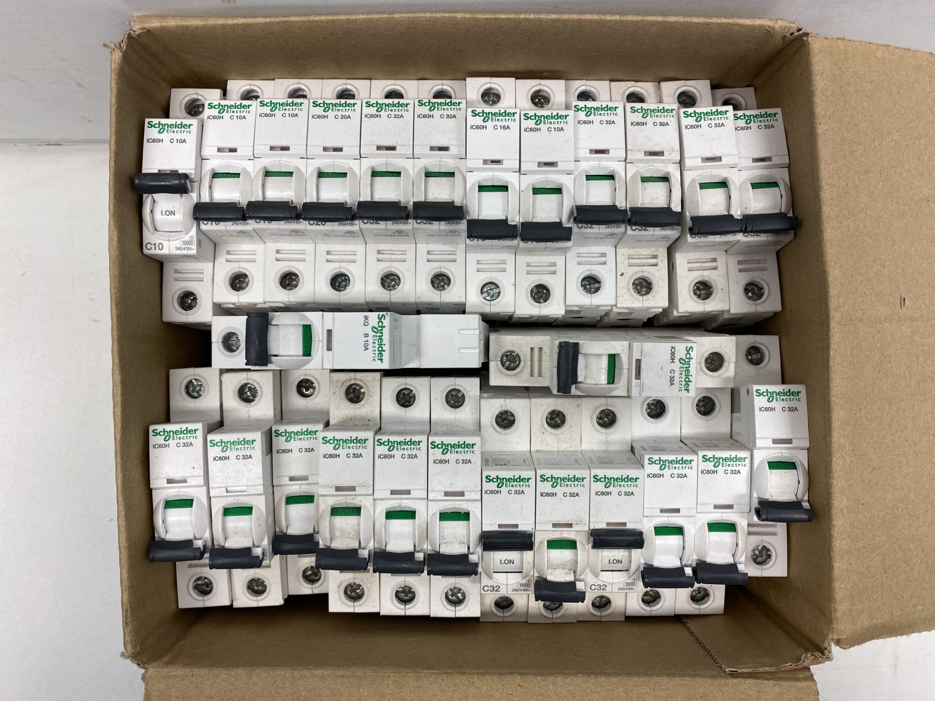 Quantity Of Various Schneider Electric Mini Circuit Breakers - See Photos - Image 2 of 2