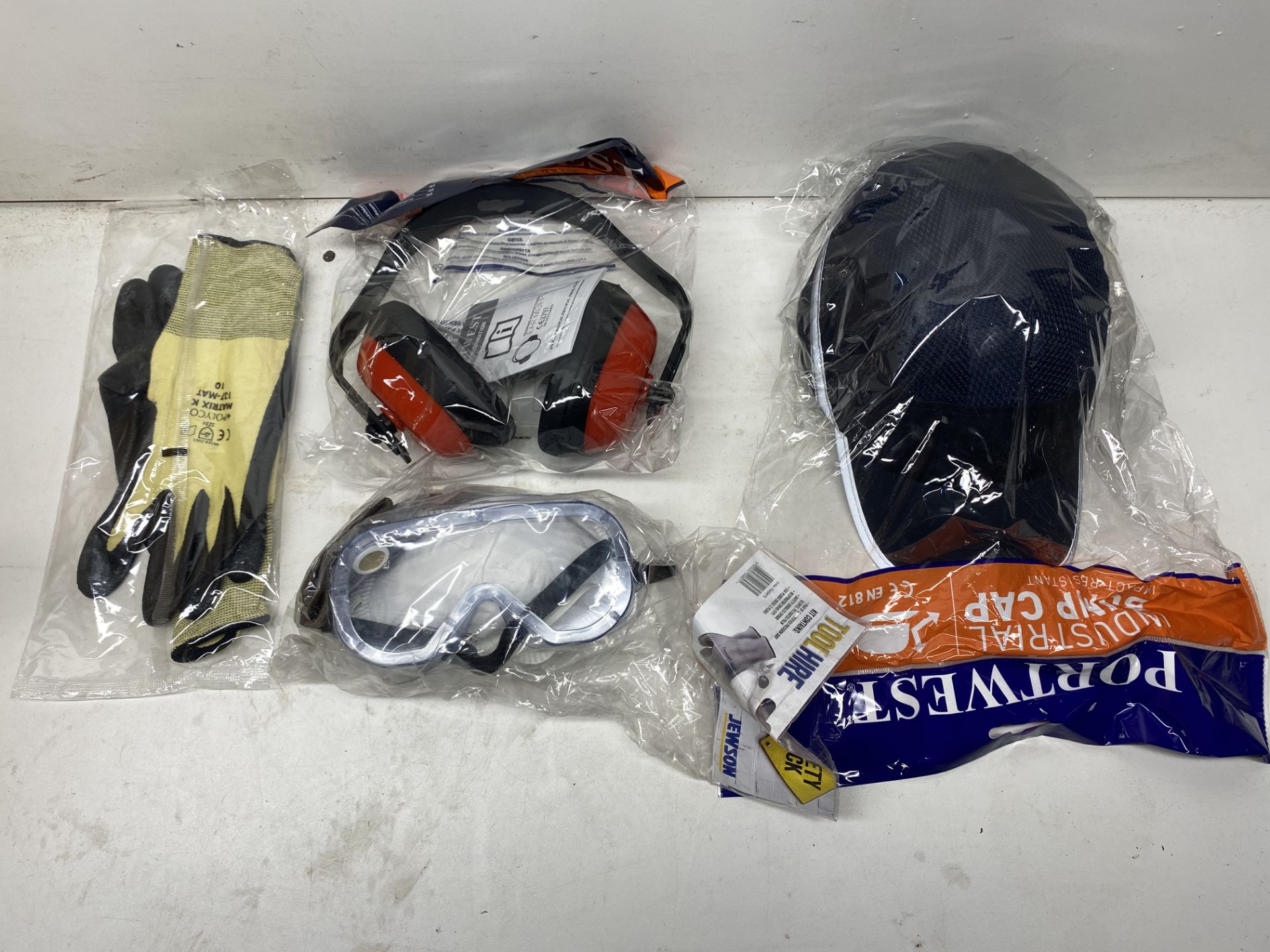 Quantity Of Various PPE As Seen In Photos - Image 2 of 2