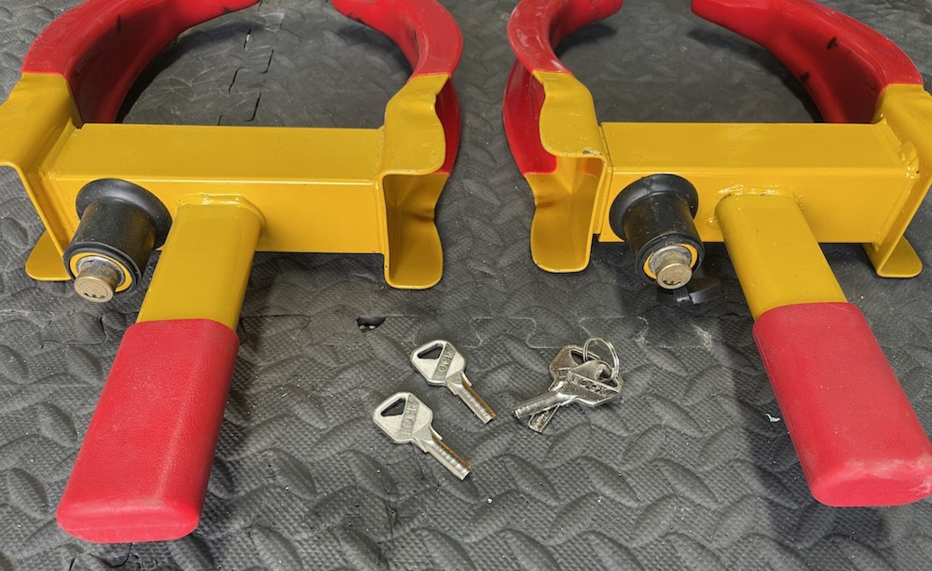 2x Lockable Wheel Clamps with 2 Keys | Universal Use - Image 2 of 2