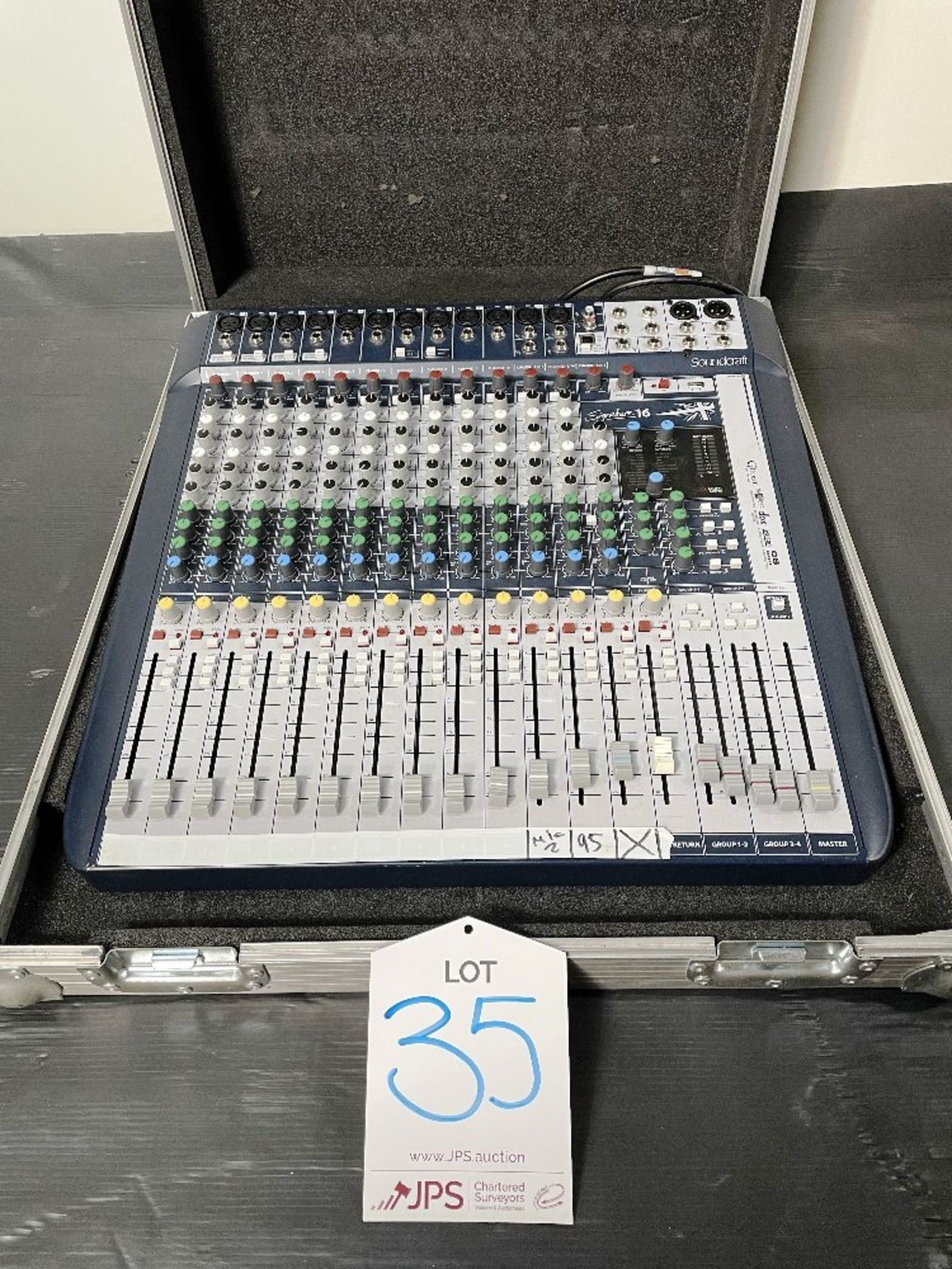 Soundcraft Signature 16 Analogue Mixer w/ Flight Case