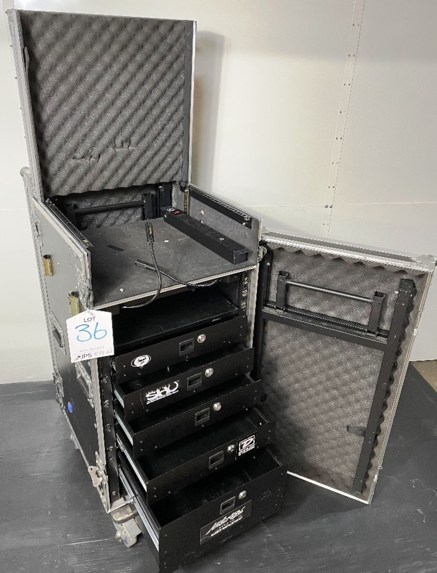 Mobile Customised Flight Case w/ Internal Mounting Frame, 5 x Drawer Units, Desk End Panels - Image 4 of 9