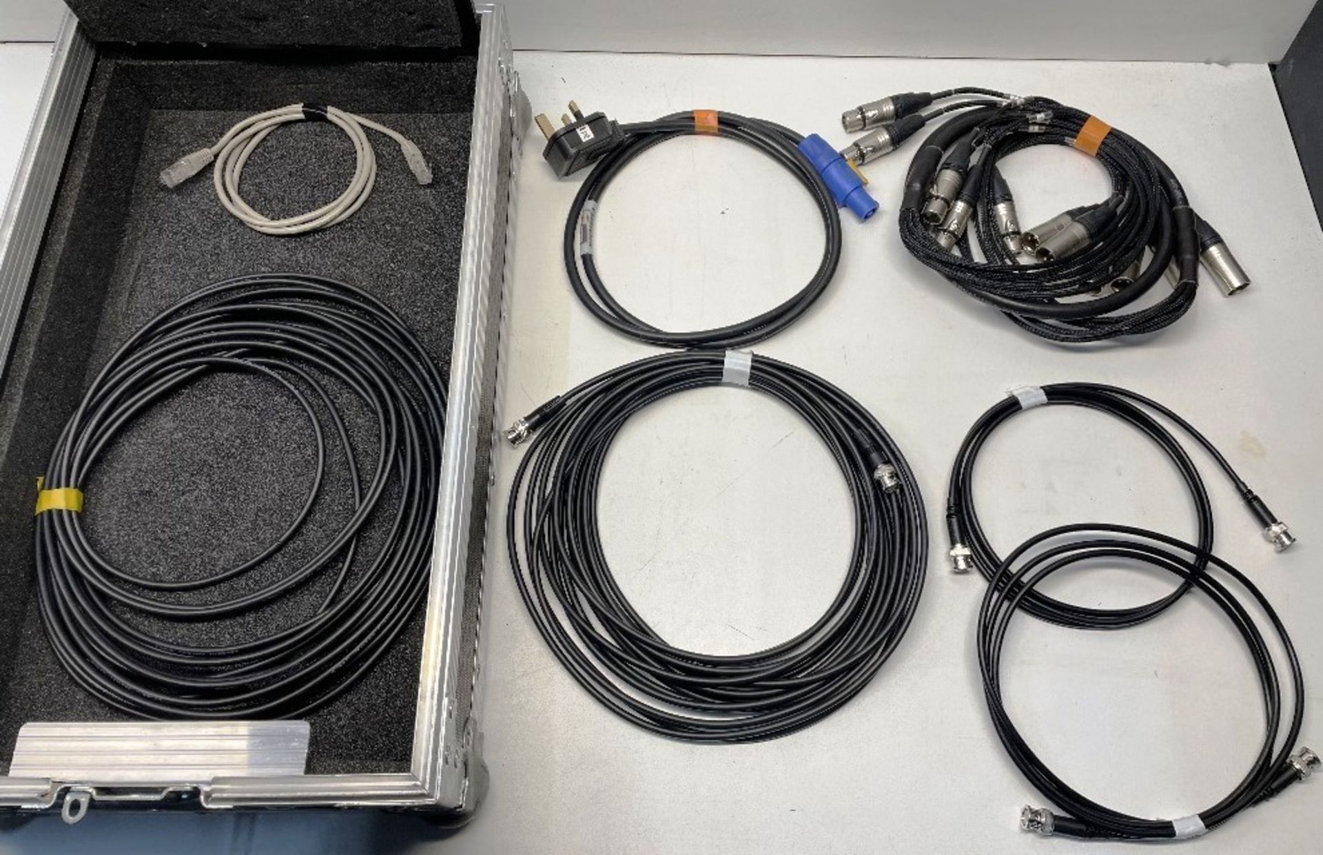 Shure QLXD Kit w/ 4 x Receivers, Microphones, Antenna Distro, Belt pack Transmitters, Antennas & Acc - Image 19 of 26