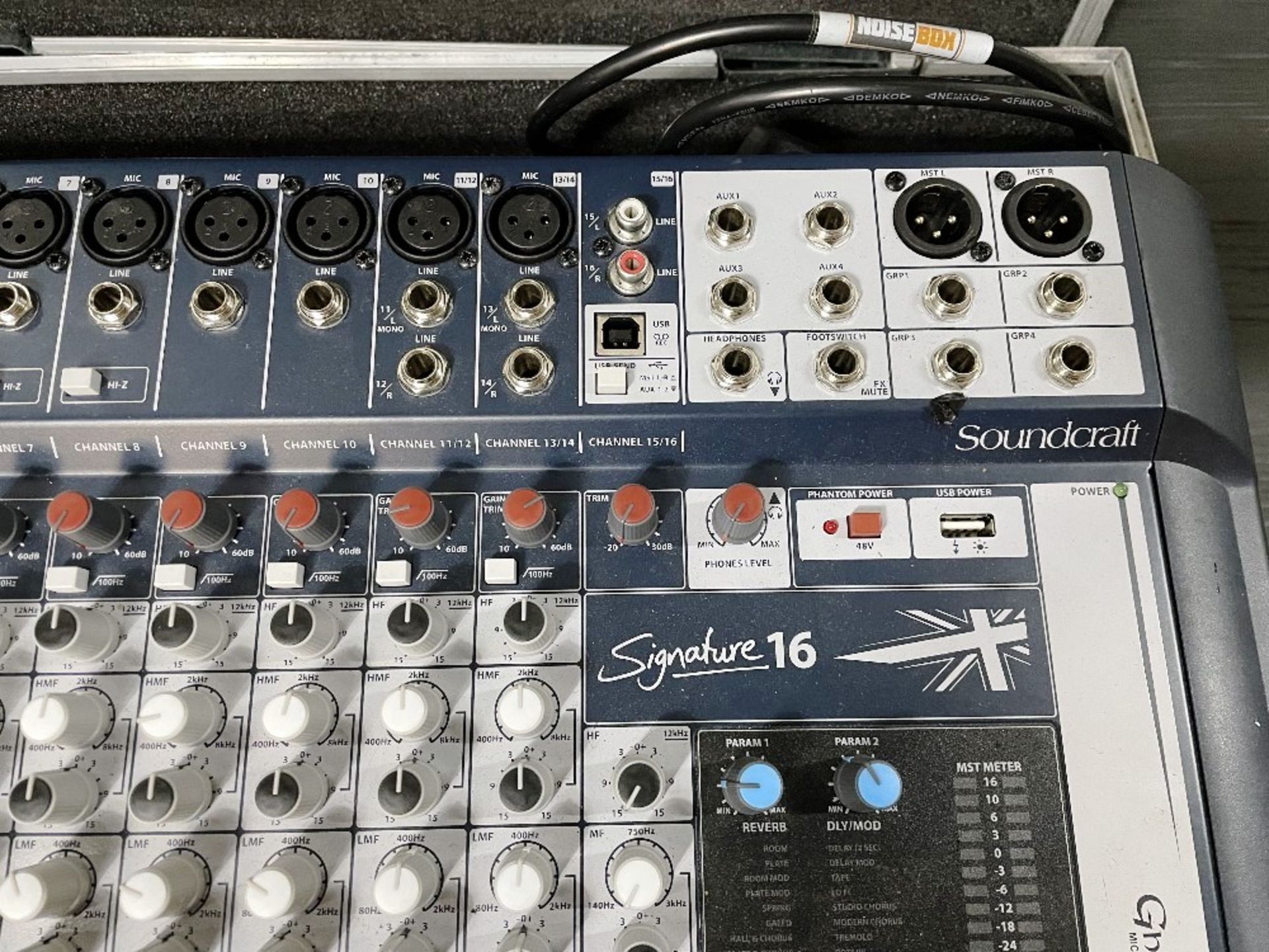 Soundcraft Signature 16 Analogue Mixer w/ Flight Case - Image 4 of 8