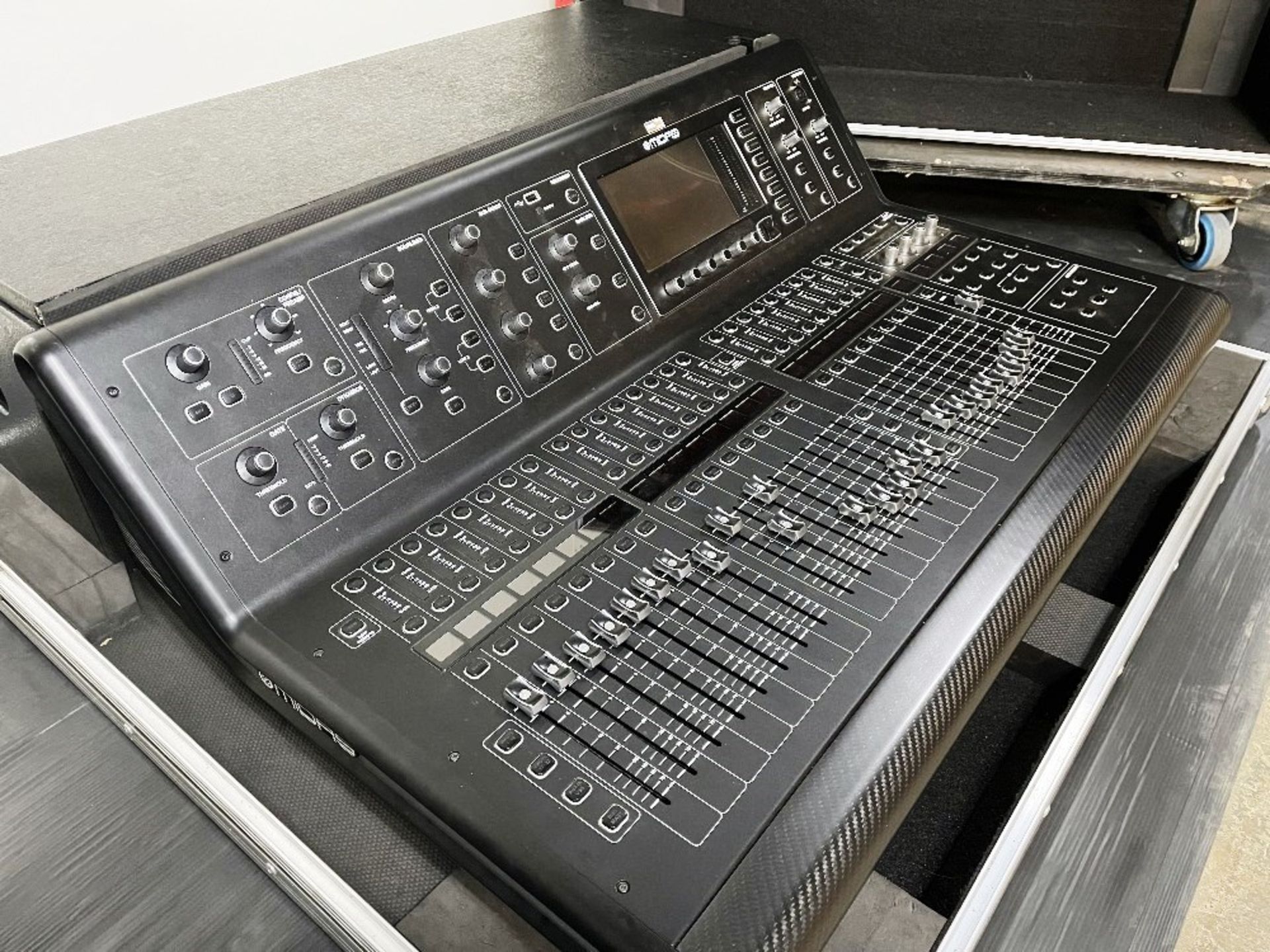 Midas M32 Live Digital Console w/ Customised Flight Case - Image 5 of 11