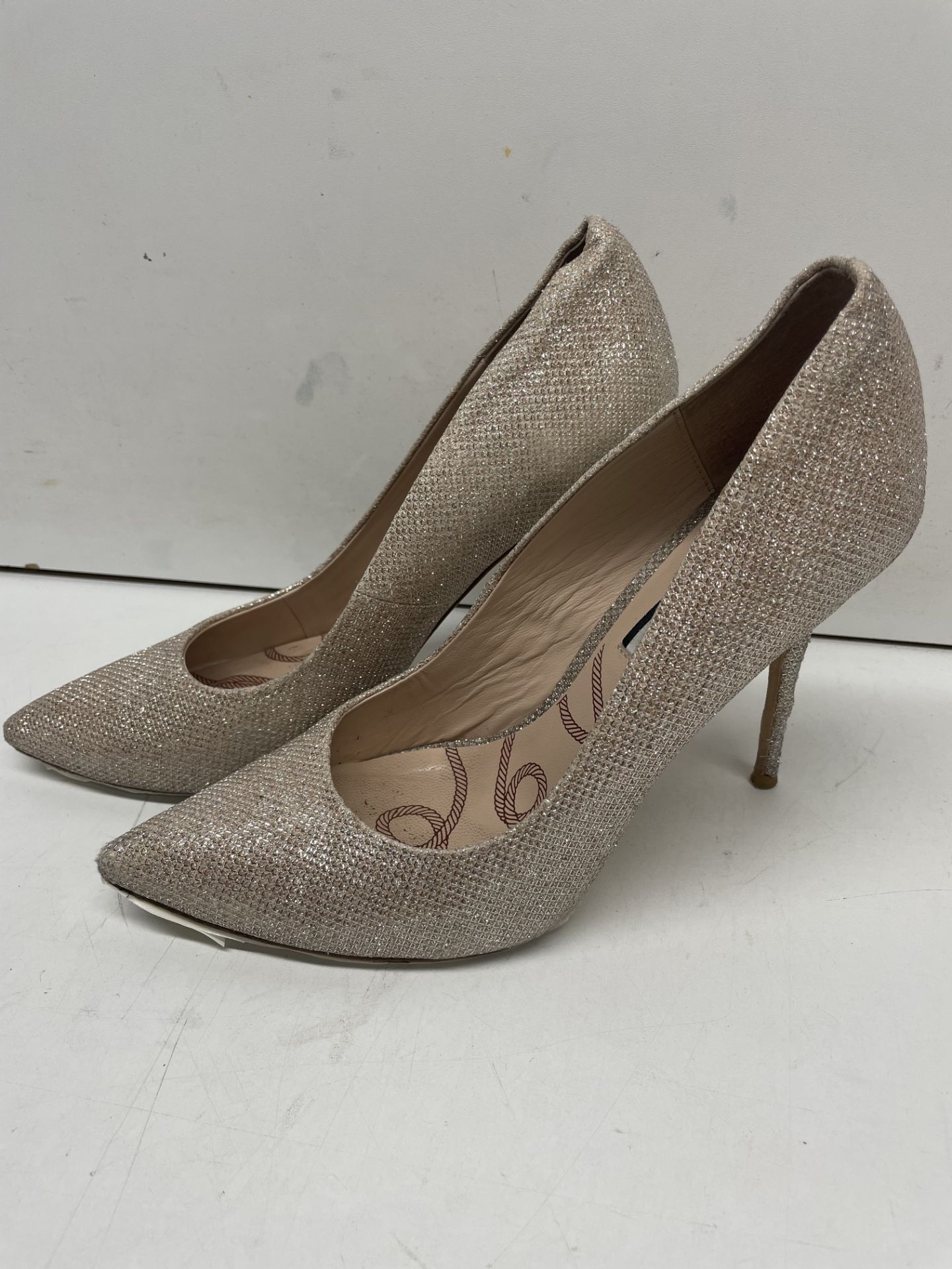 Ex-Display Lucy Choi High Heel Court Shoes | Eur 40 - Image 2 of 7