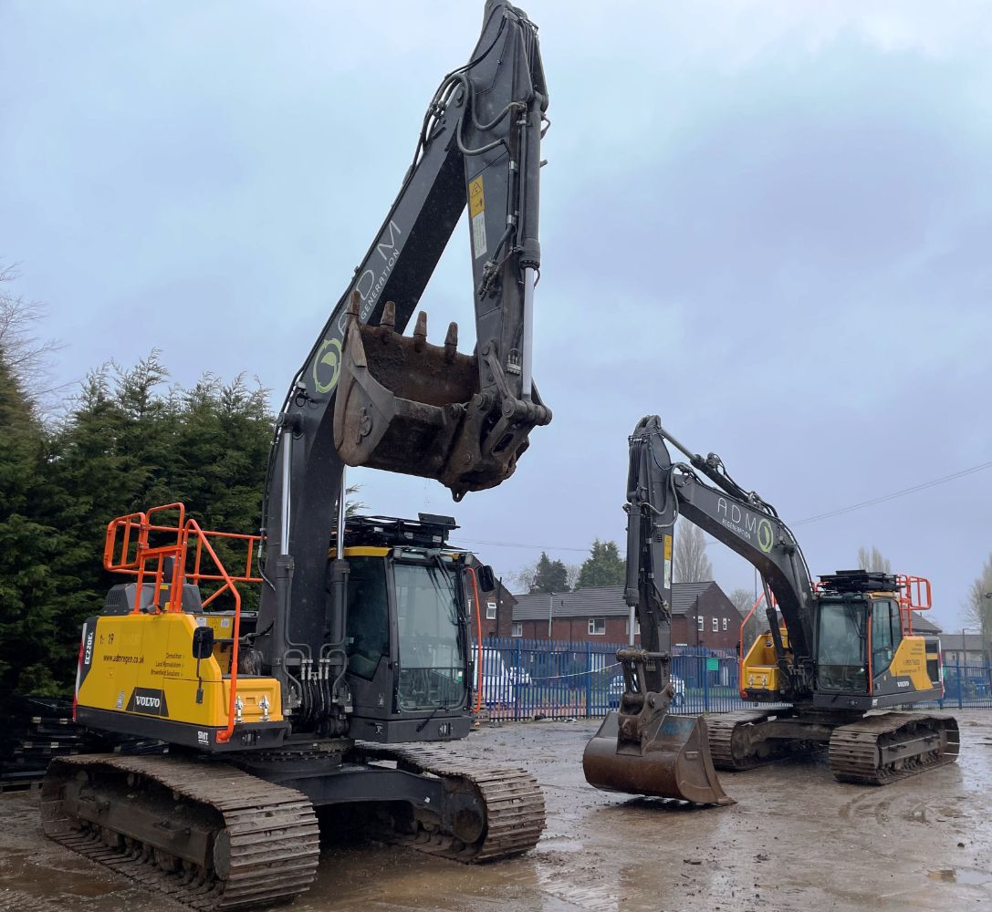 2 x Volvo EC220 EL Excavators - YOM: 2021 - Low Hours | Demarec Multi Processor, Pulveriser & Shear Jaw - YOM: 2021 | Buyers Premium 2%