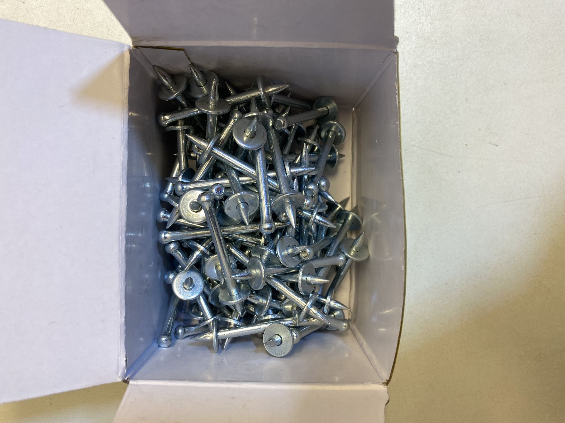 Approximately 7500 x Various Mr Fixings Drive Pins - Image 5 of 7