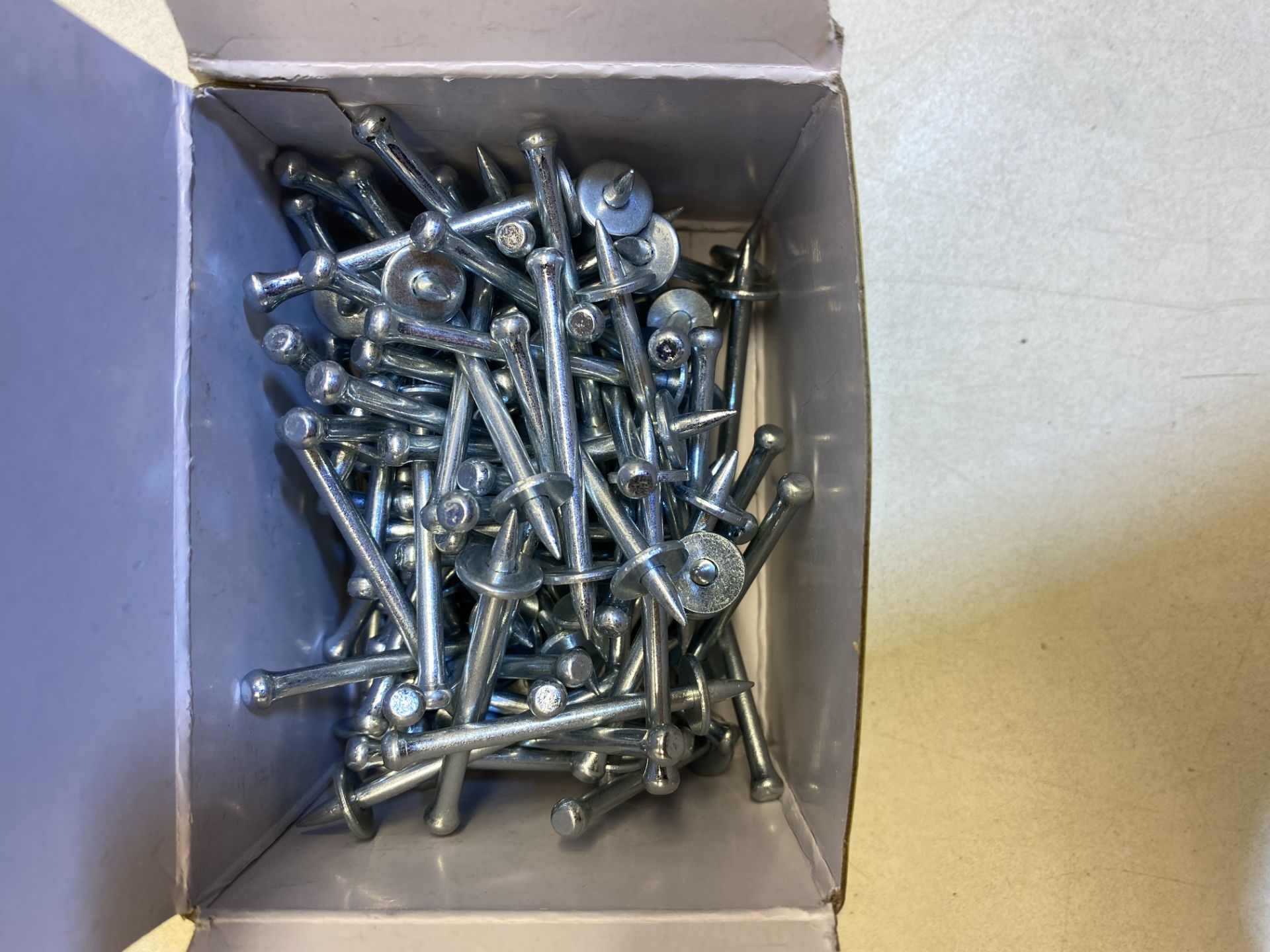 Approximately 7500 x Various Mr Fixings Drive Pins - Image 7 of 7