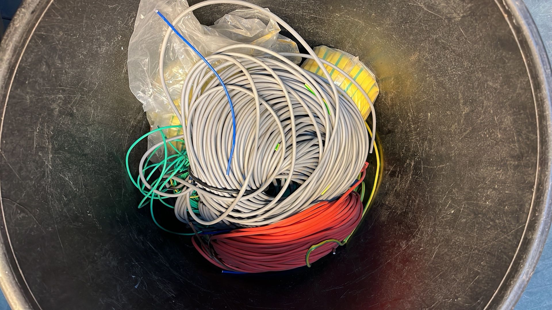 Various Coloured Electrical Cable Sleeving For wires - Image 2 of 3