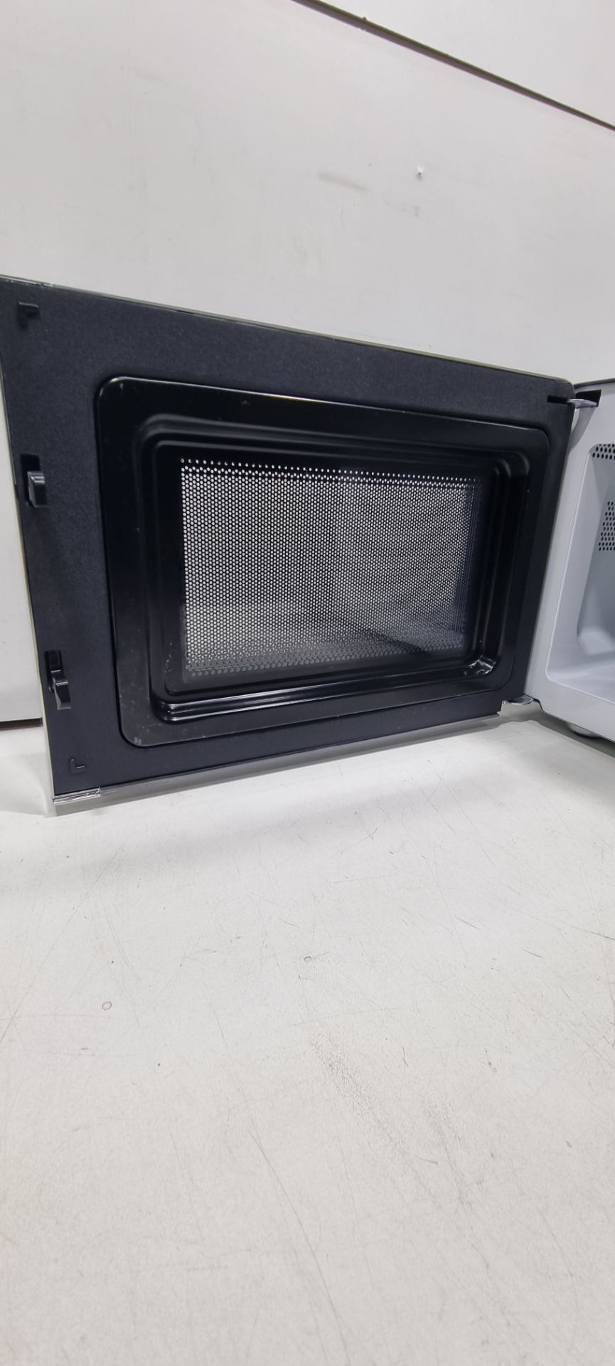 Wilko 700-800 W Microwave Oven - Image 4 of 5
