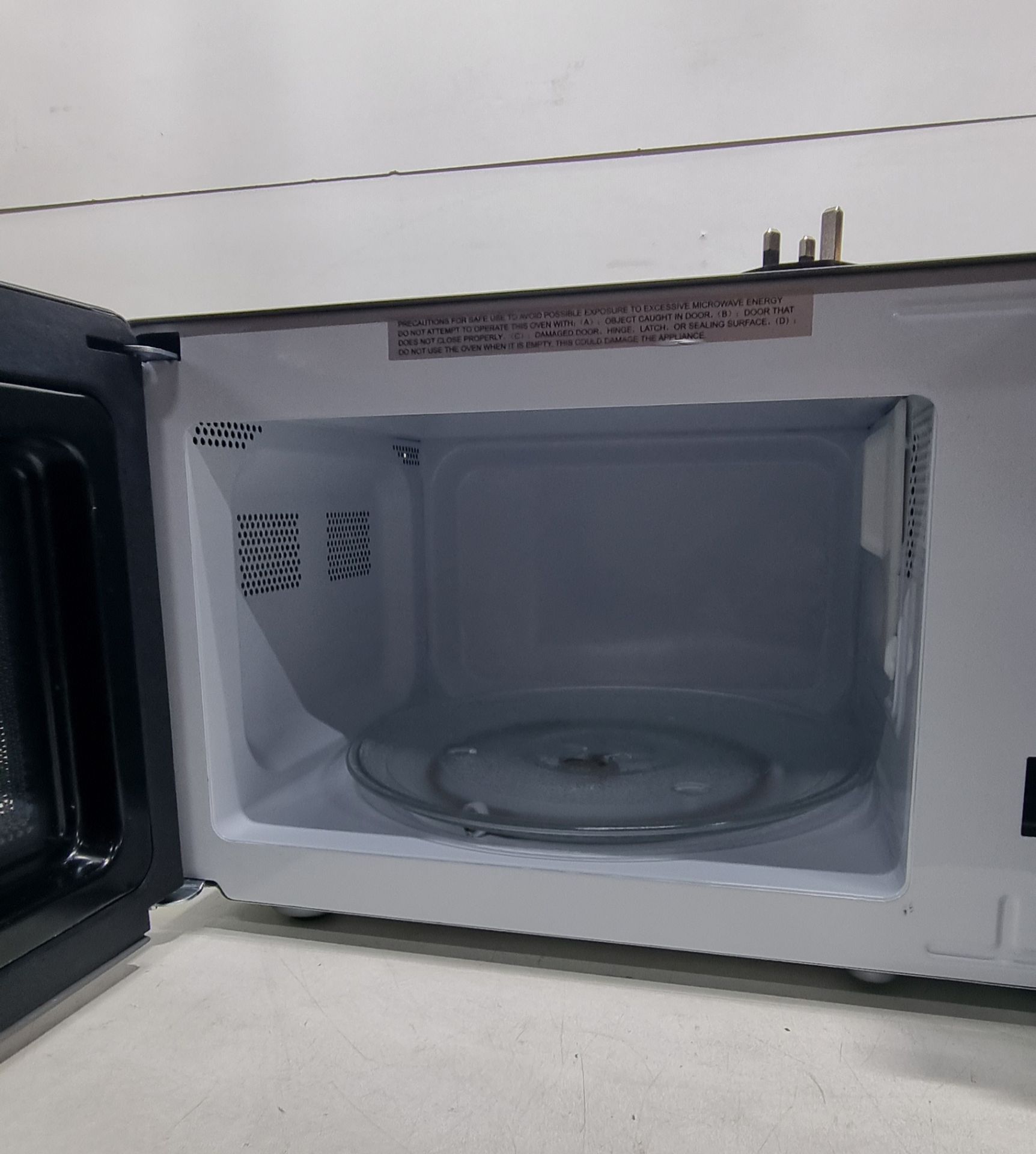 Wilko 700-800 W Microwave Oven - Image 3 of 5