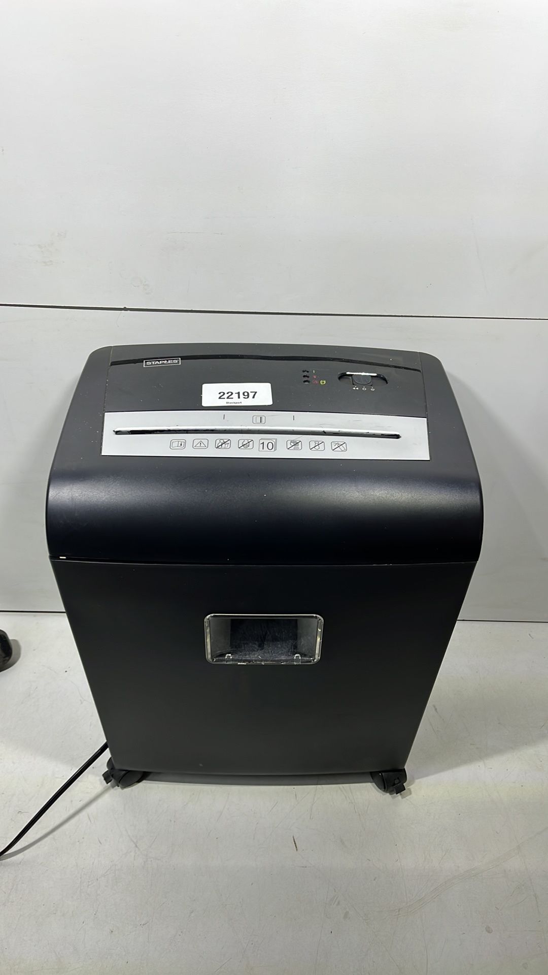 Staples A4 10 Sheet Max Shredder - Image 2 of 4