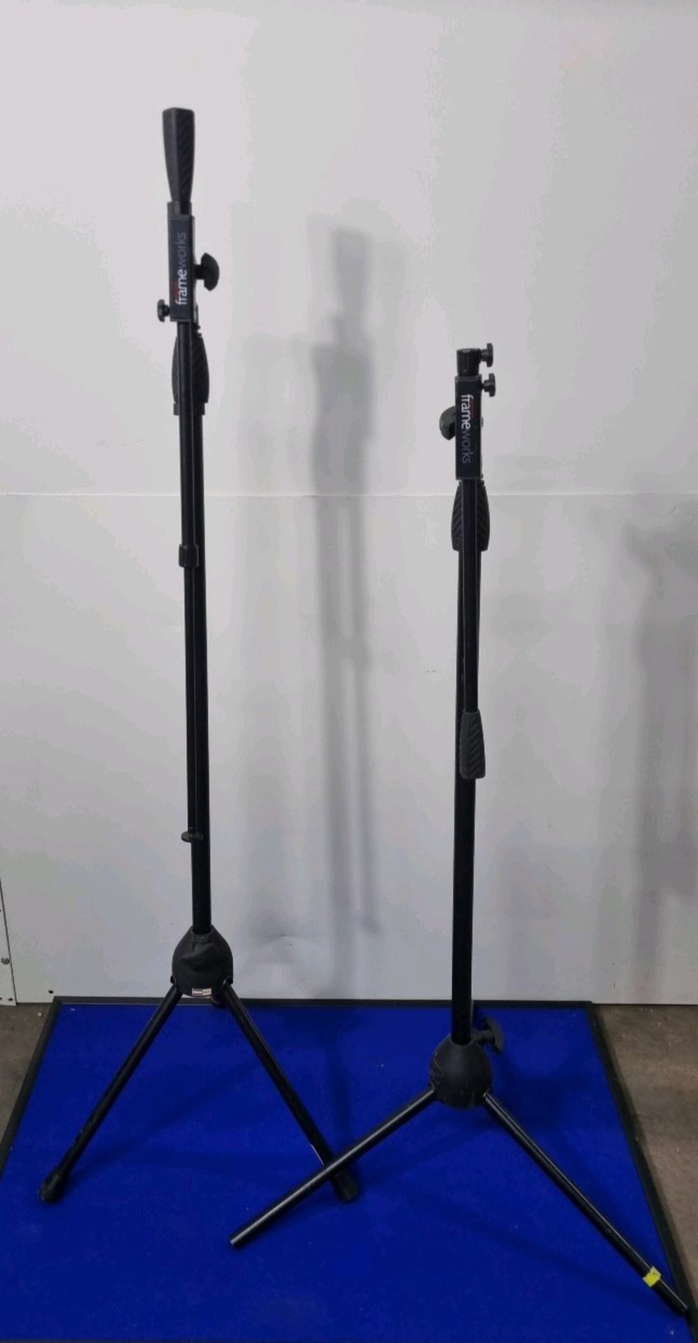 2 x Gator Frameworks Adjustable Microphone Stands In Black - Image 2 of 4