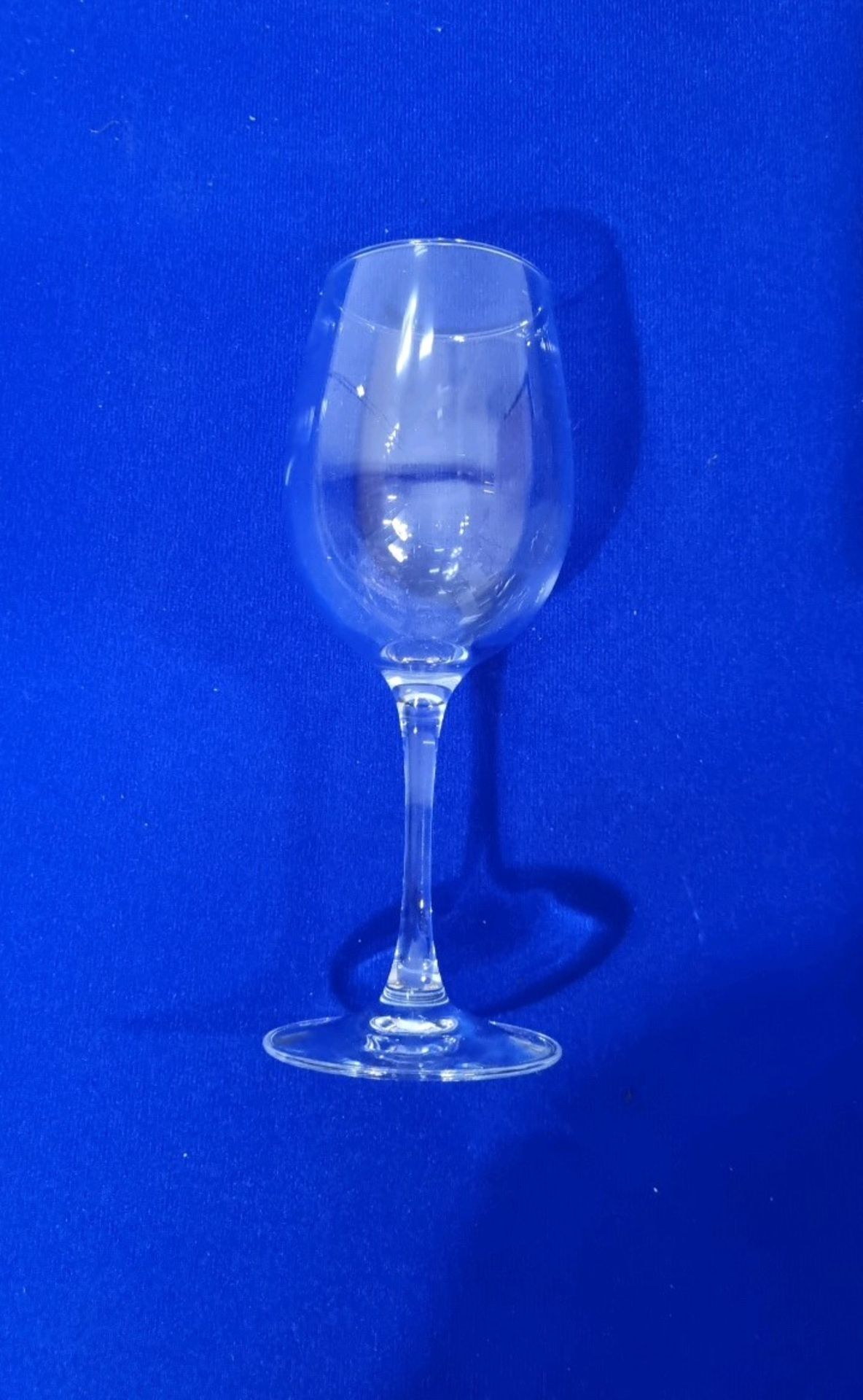 12 x Wine Glasses - Image 2 of 2