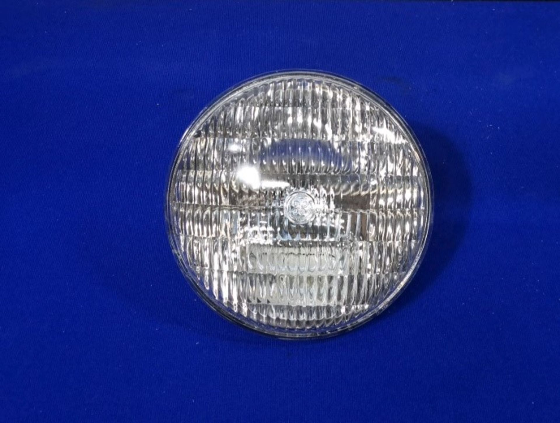 General Electrical 300PAR56/MFL Spot Lamp Bulbs 240-250 V 300 W - Image 2 of 4