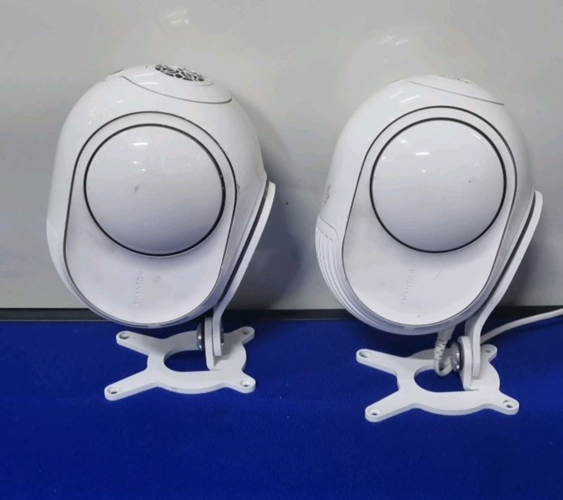 2 x Devialet Phantom 11 95 Db Speakers W/ Gecko Supports