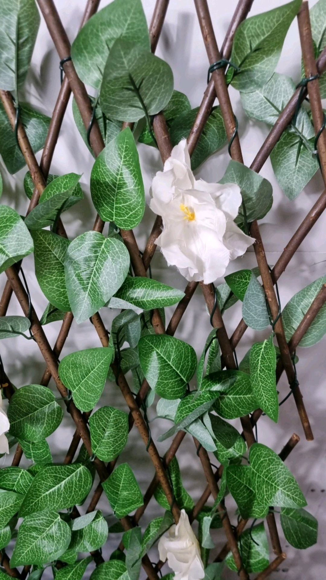 White Flowered & Leaf Effect Covered Trellis | Size: 1300 x 1130mm - Image 2 of 2