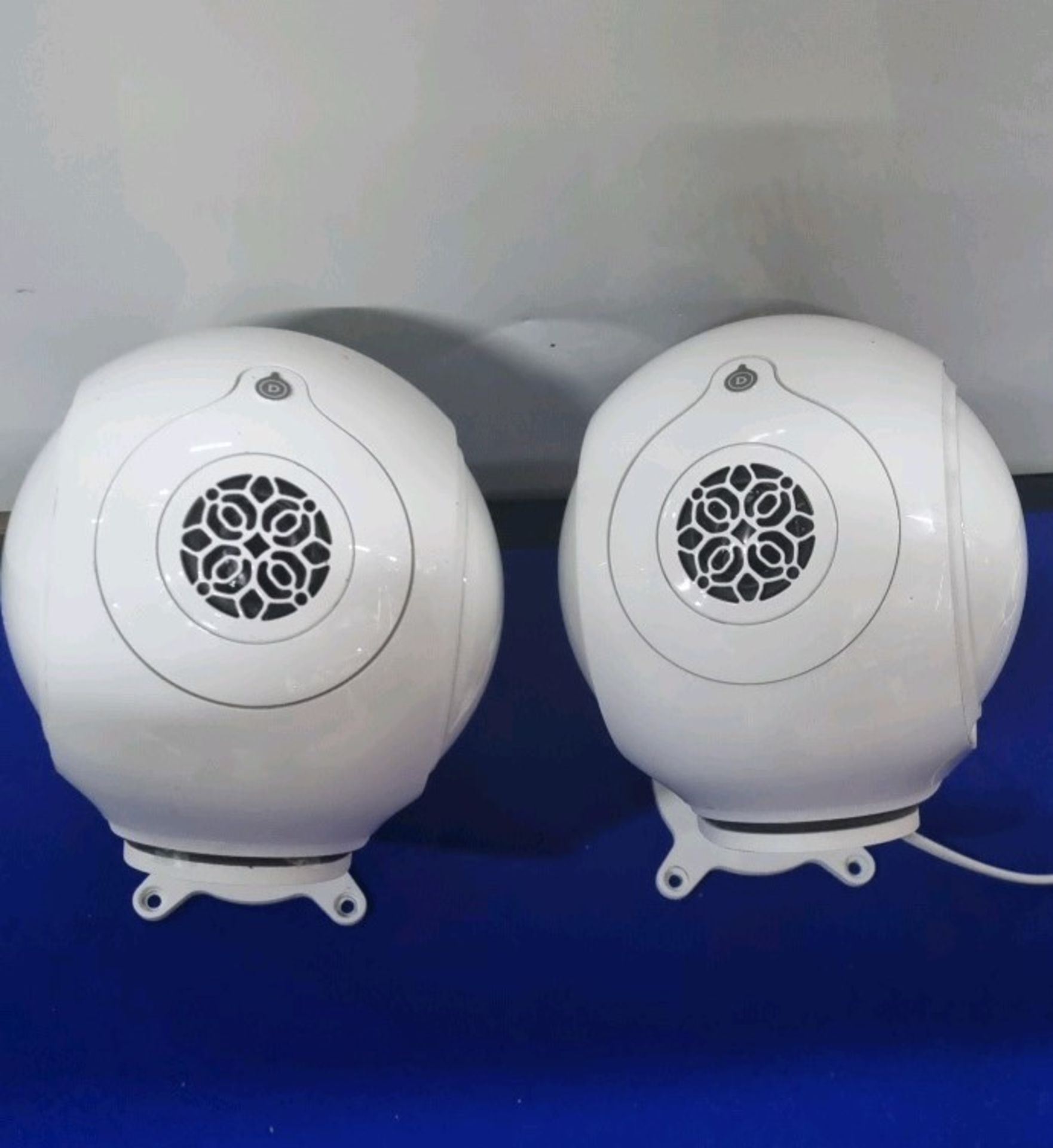 2 x Devialet Phantom 11 95 Db Speakers W/ Gecko Supports - Image 2 of 5